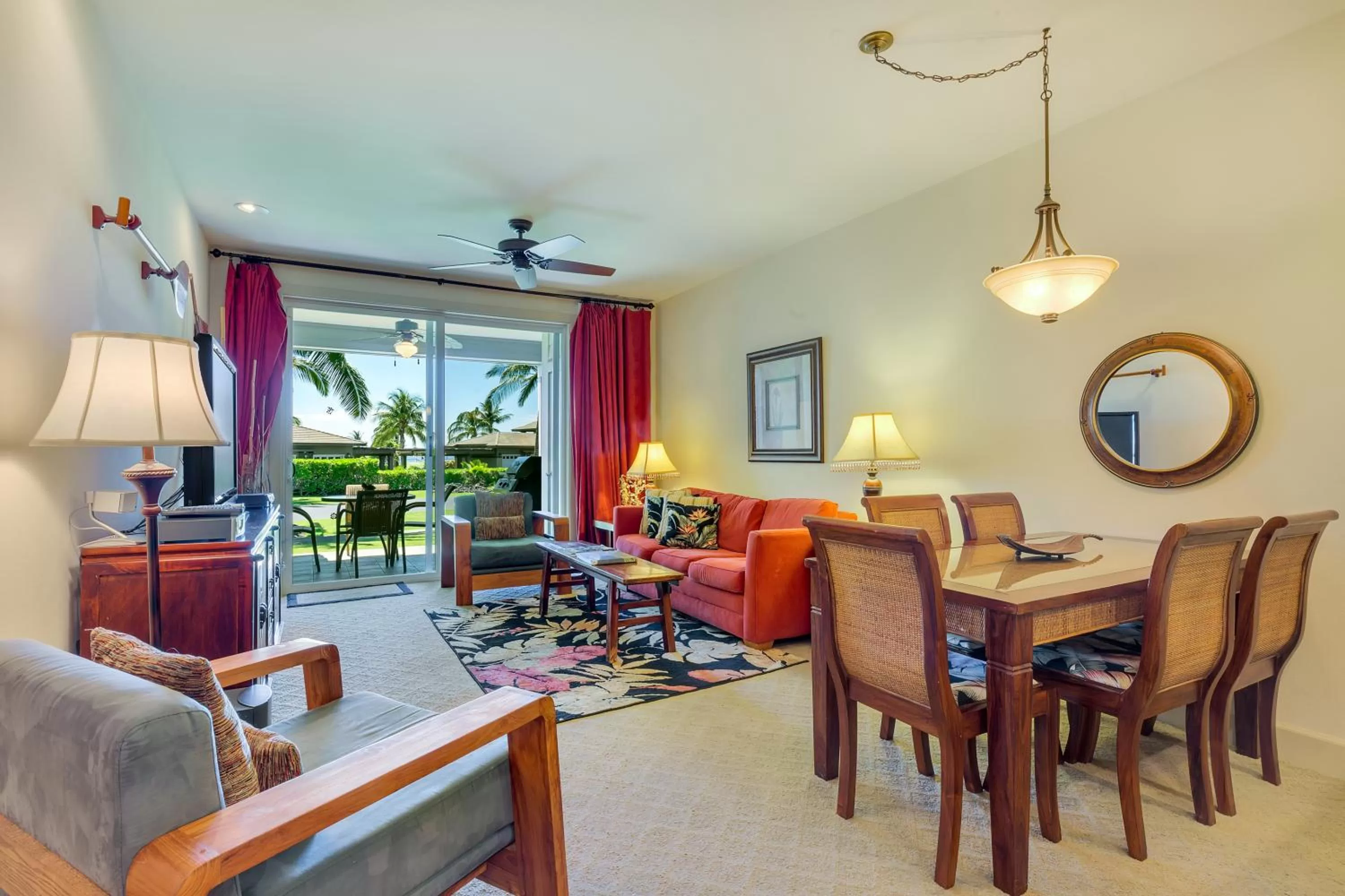 Living room in Castle Hali'i Kai at Waikoloa
