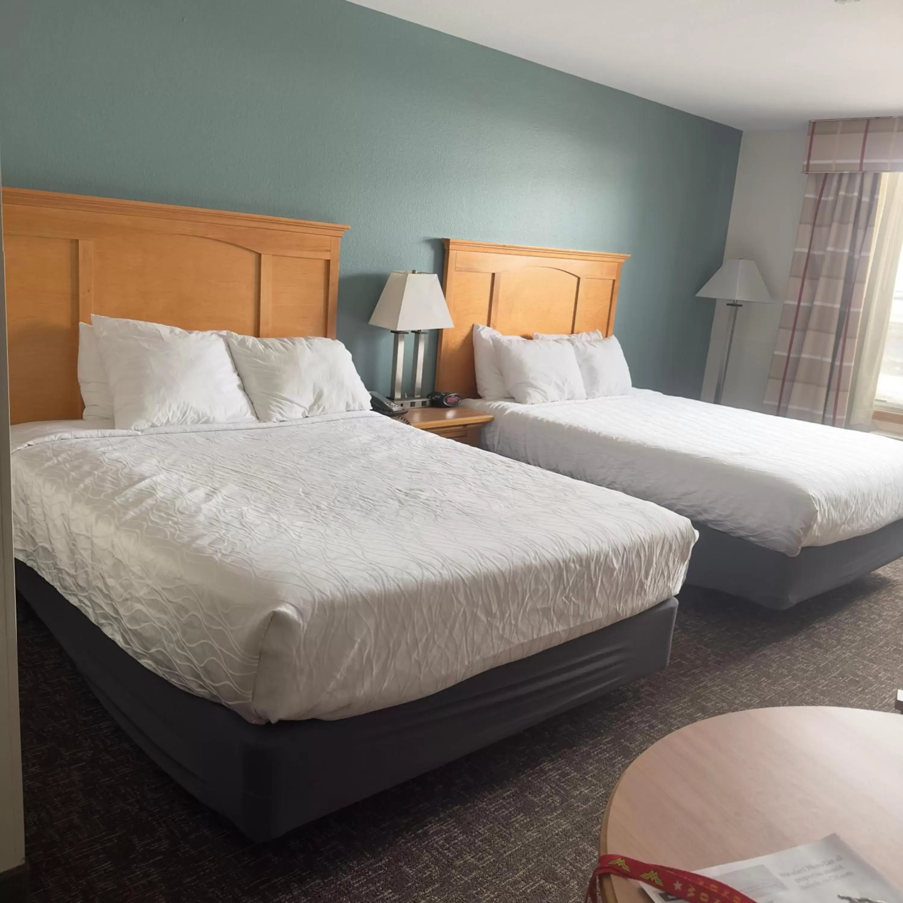 Bed in Duluth Inn & Suites Near Spirit Mountain