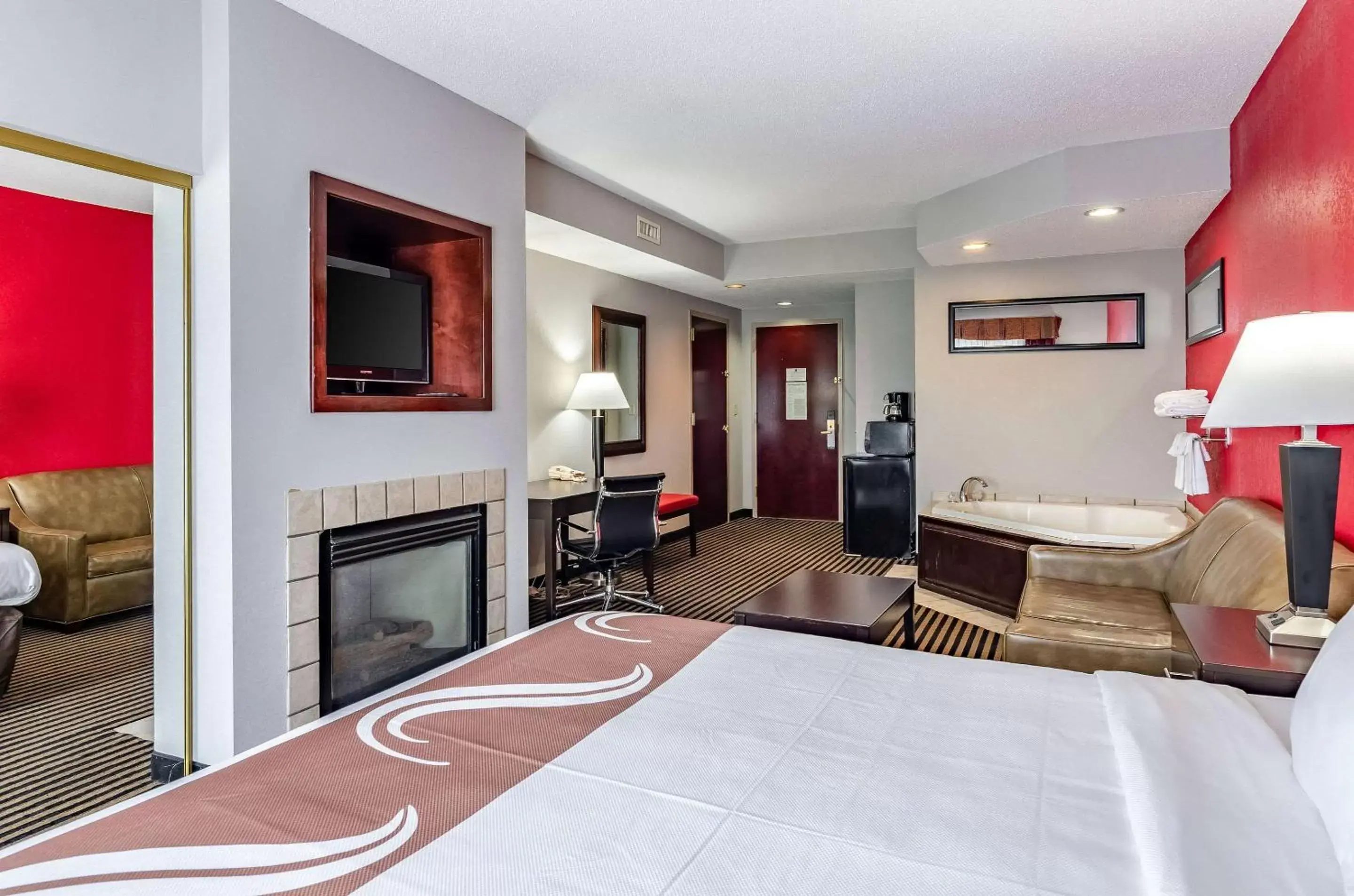 Photo of the whole room, Bed in Quality Inn & Suites Abingdon Photo of the whole room, Bed in Quality Inn & Suites Abingdon