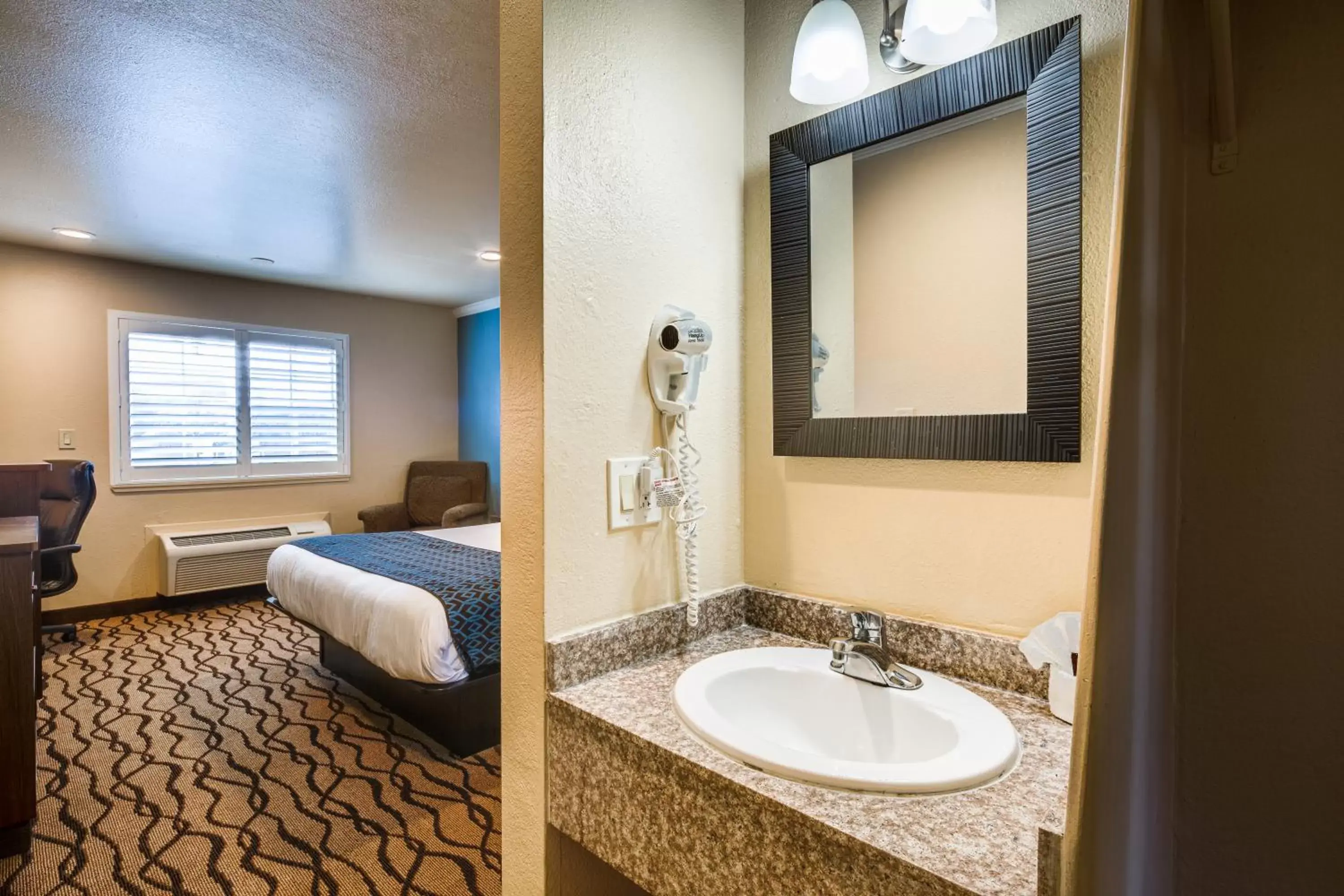 Decorative detail, Bathroom in Americas Best Value Inn Richmond