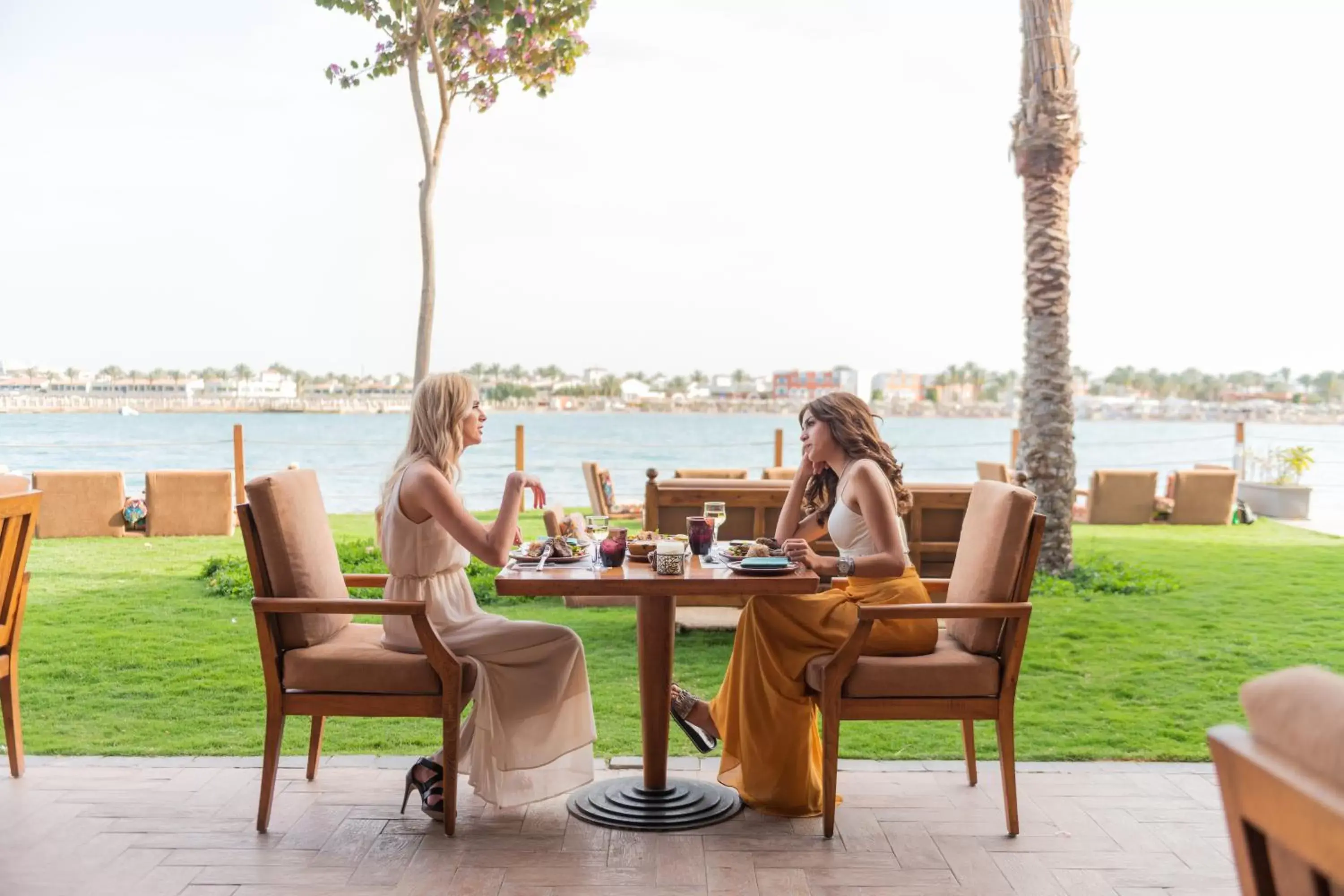 Restaurant/places to eat in Sunrise Crystal Bay Resort -Grand Select Restaurant/places to eat in Sunrise Crystal Bay Resort -Grand Select