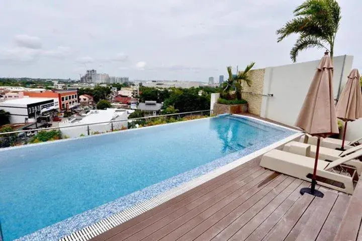 Swimming Pool in J7 Plaza Hotel