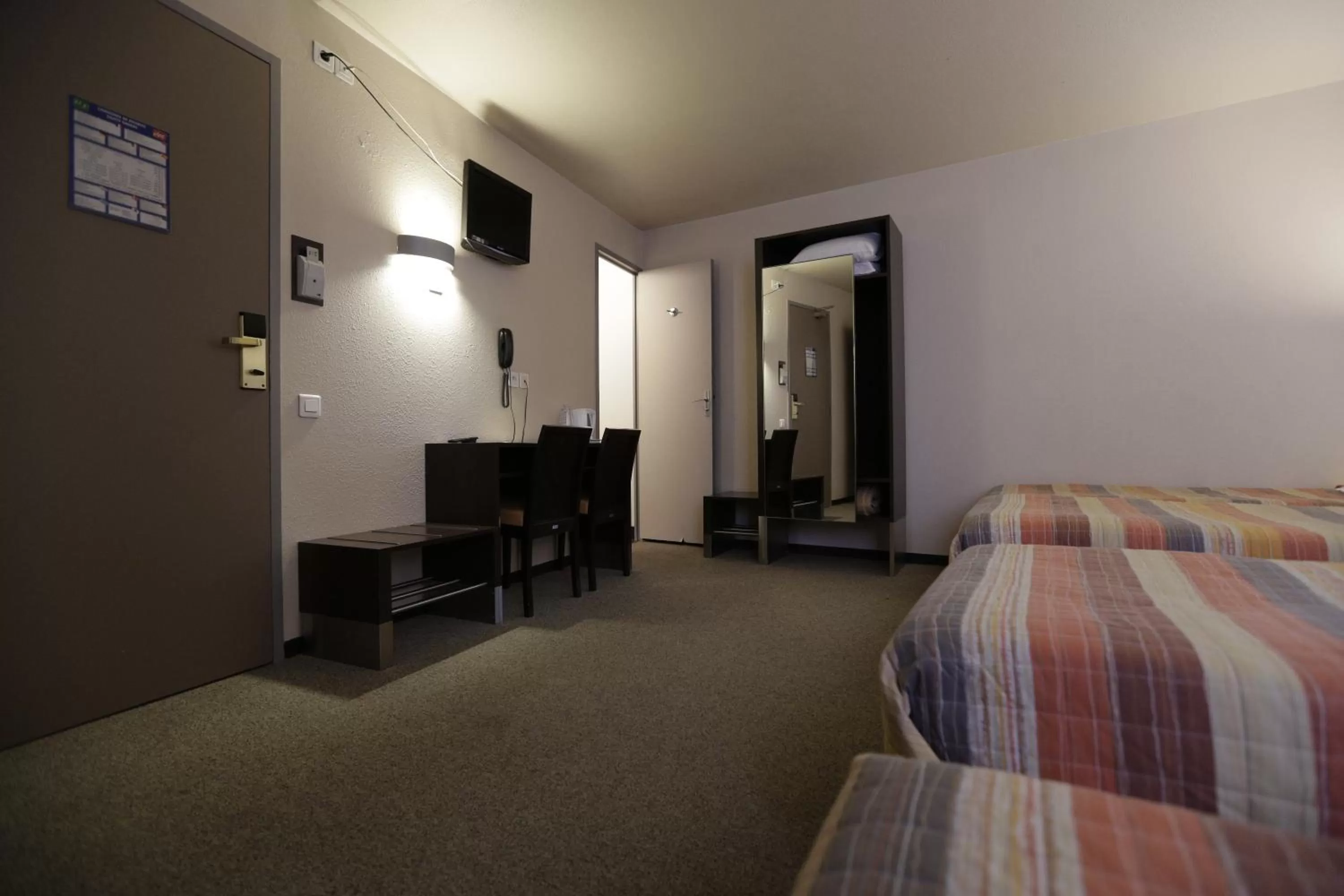 Bedroom, Bed in Hôtel Au Petit Caporal