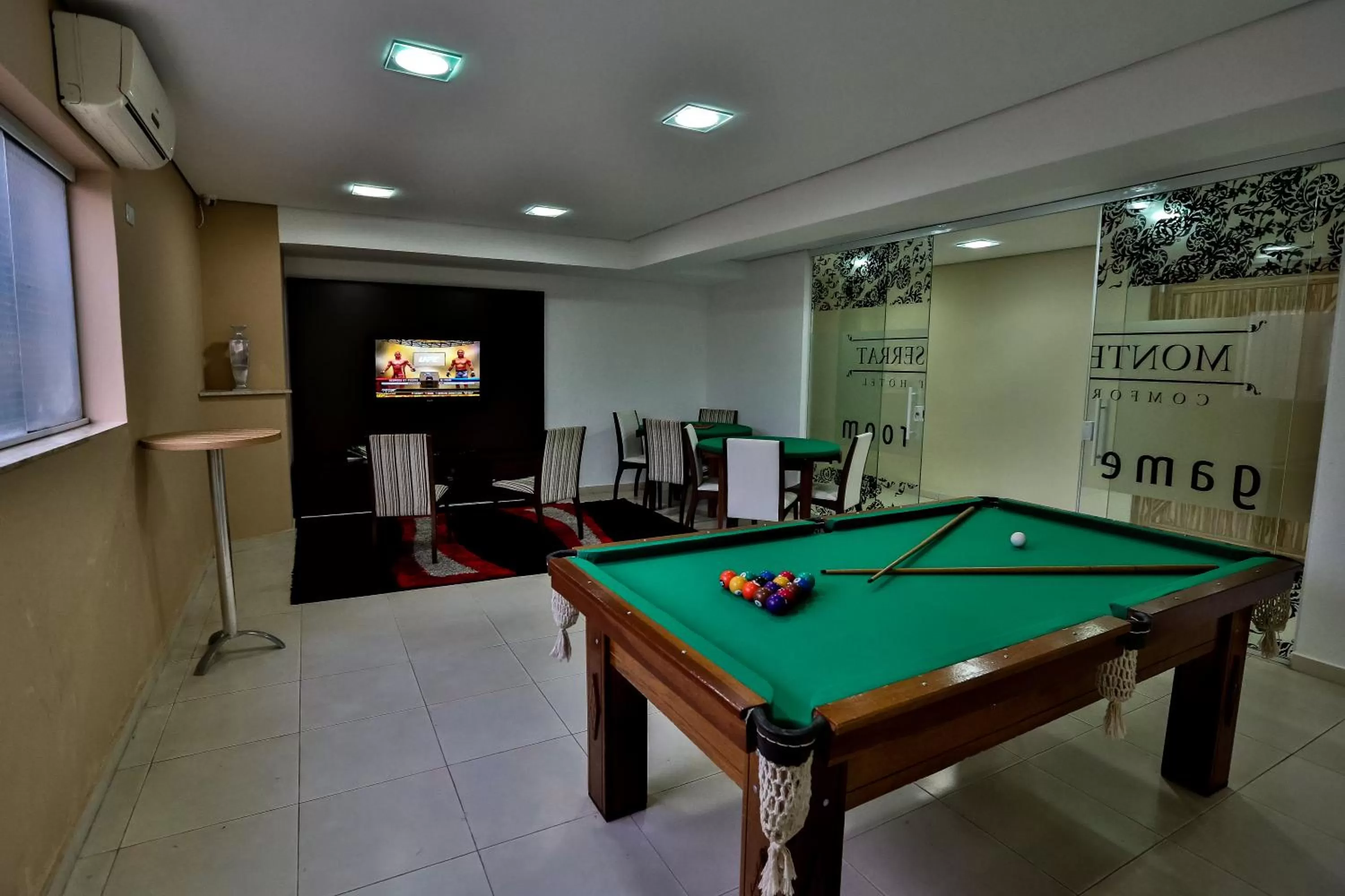 Billiard in Monte Serrat Hotel