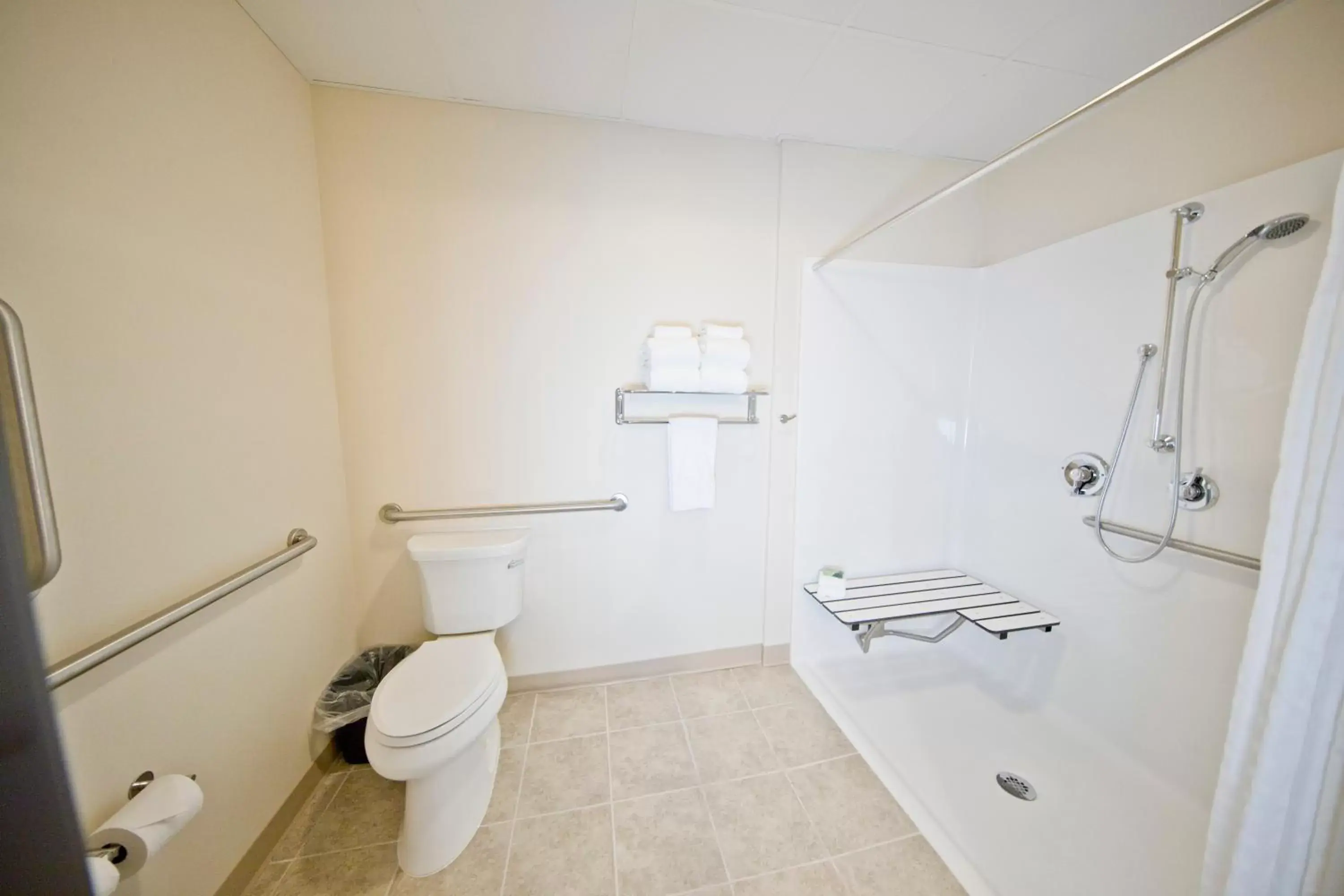 Bathroom in Cobblestone Inn & Suites -Clarinda