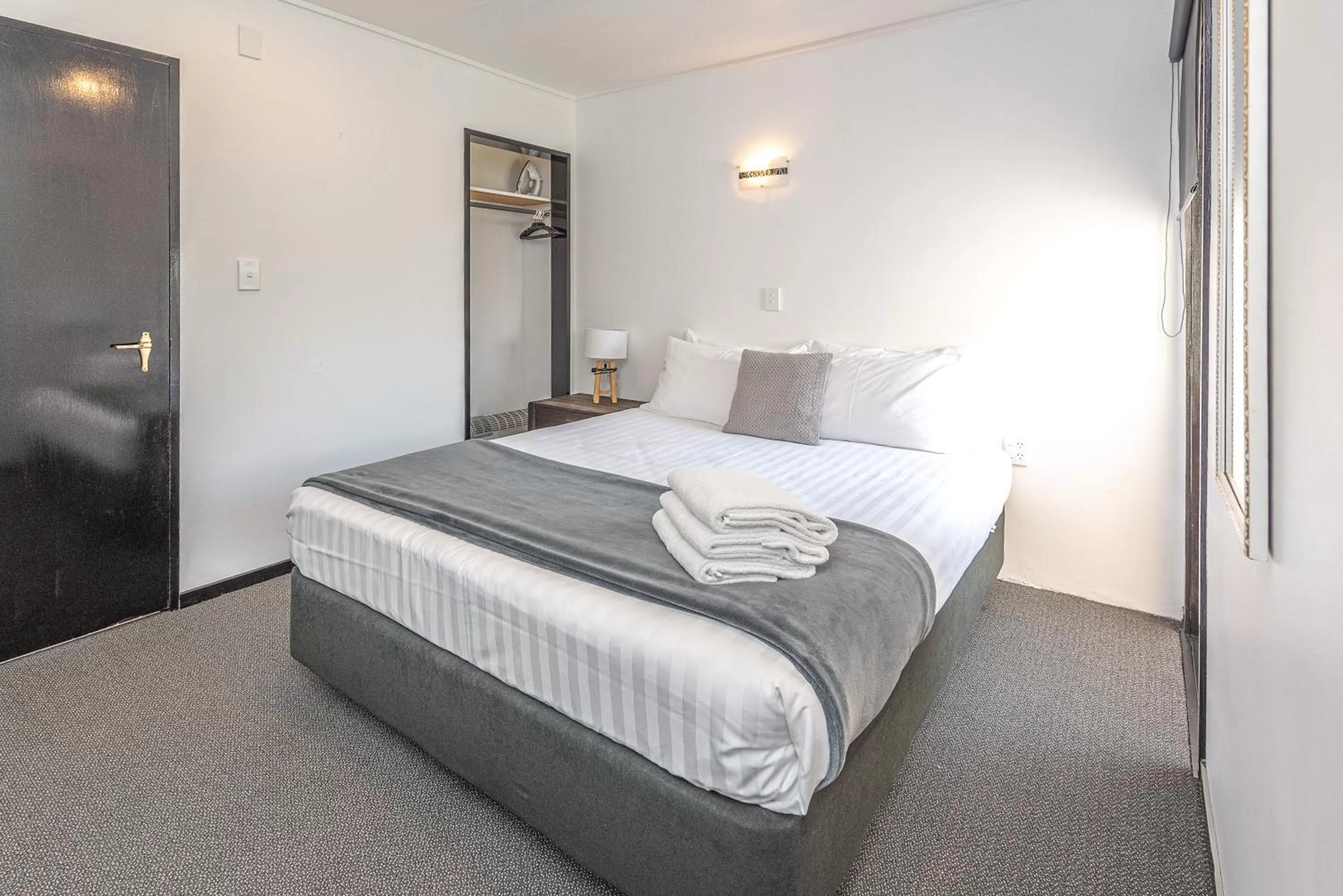 Bedroom, Bed in Burwood Motel