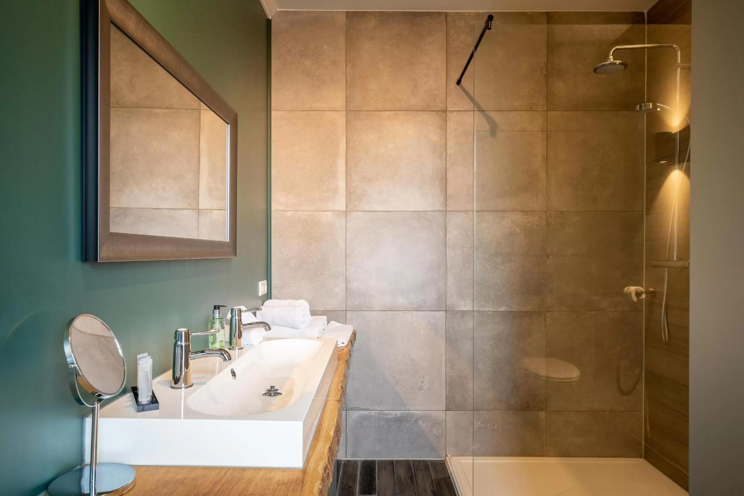 Shower in Heuvelsuites