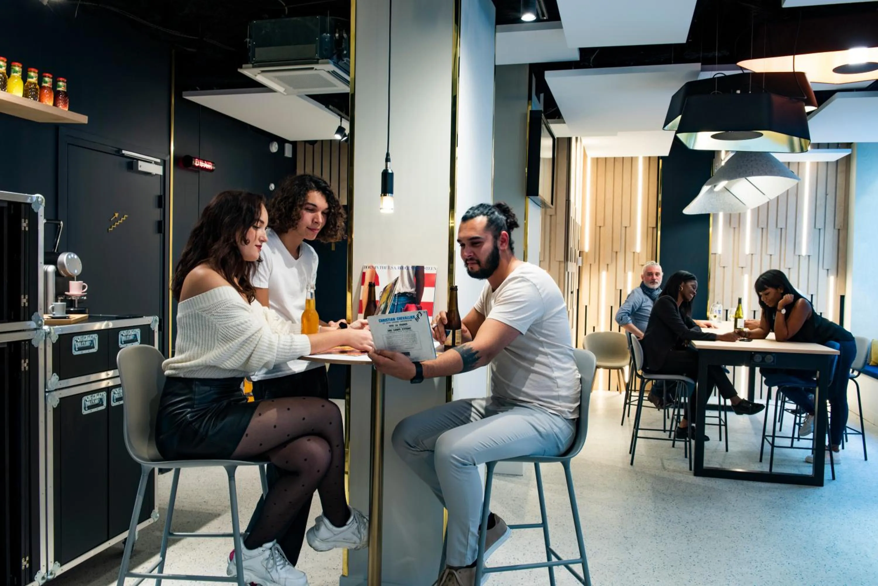 Lounge or bar in ibis Styles Paris Opera Lafayette