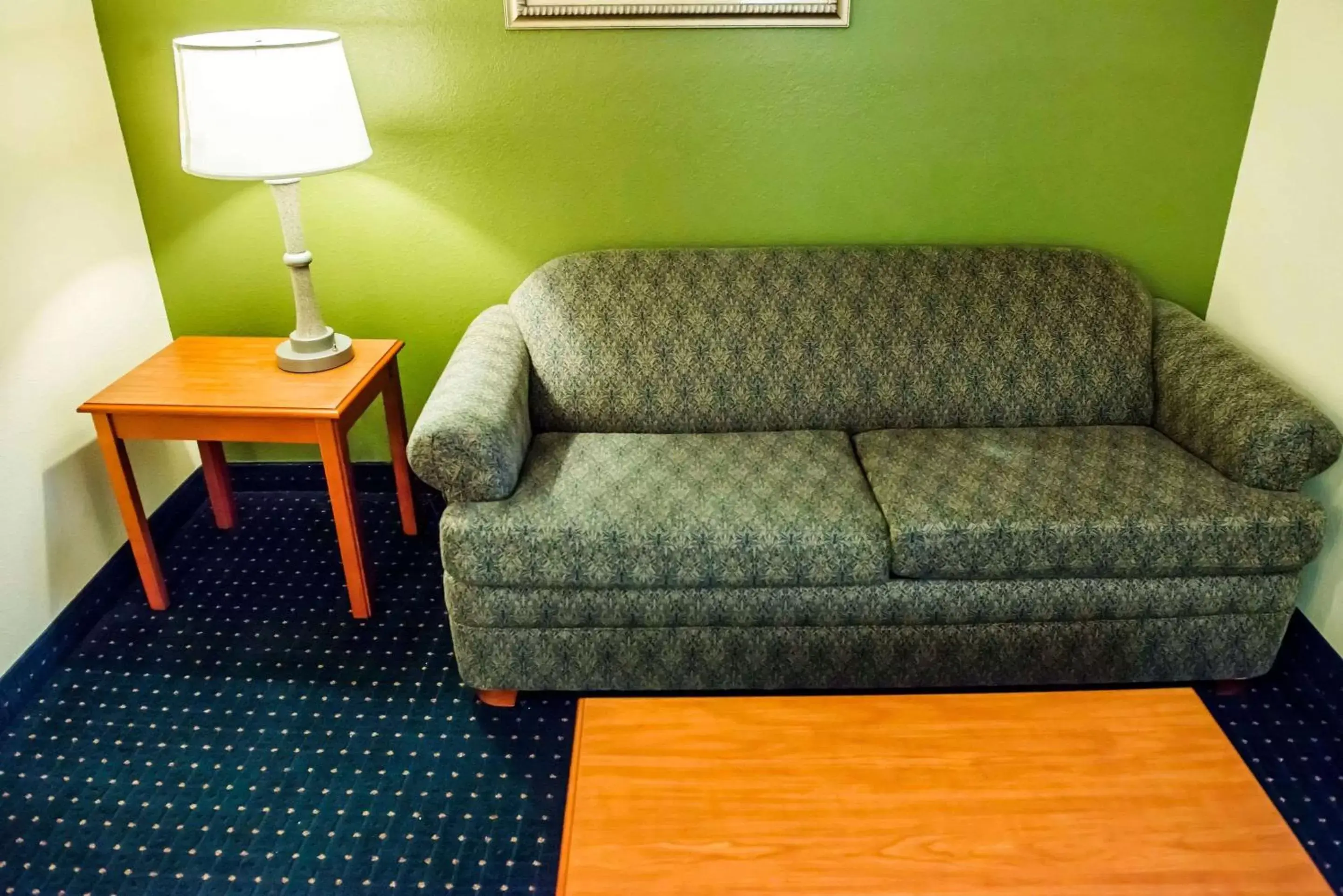 Photo of the whole room, Seating Area in Comfort Inn & Suites Chipley I-10