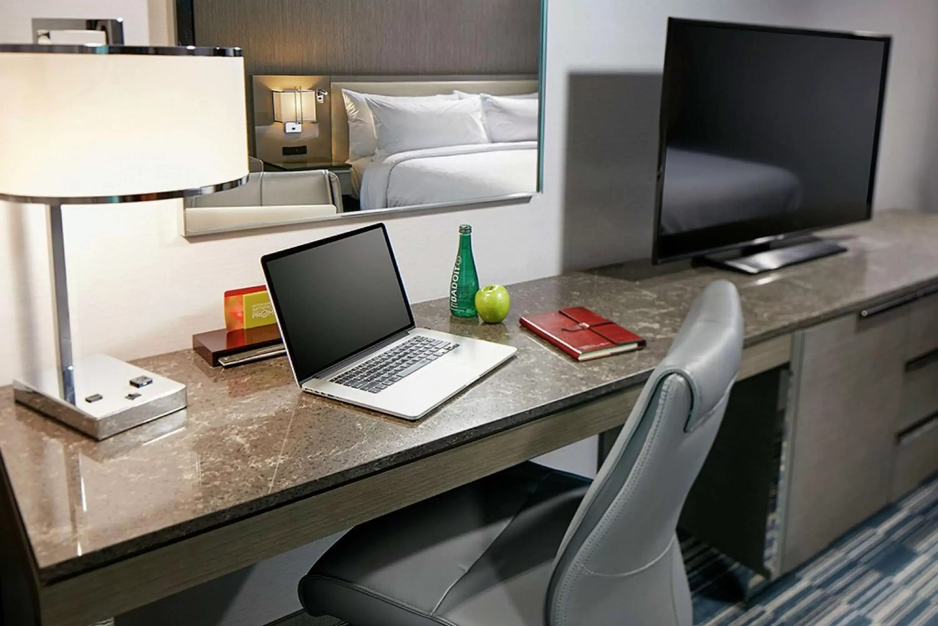 King Room with City View in Hilton Garden Inn San Diego Downtown/Bayside, CA King Room with City View in Hilton Garden Inn San Diego Downtown/Bayside, CA