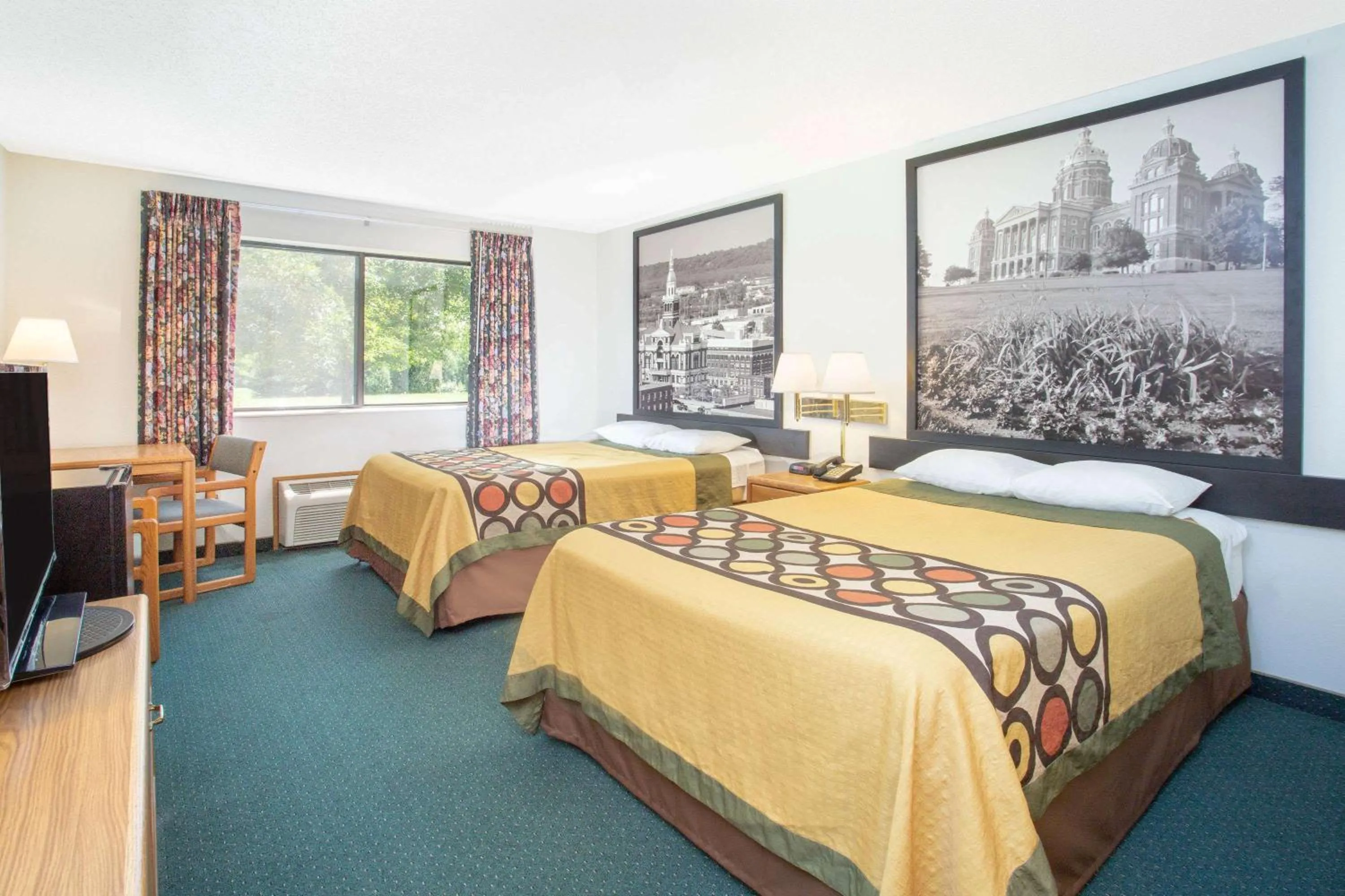 Photo of the whole room, Bed in Super 8 by Wyndham Dewitt
