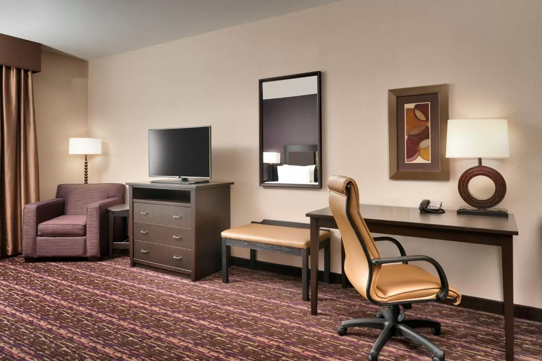 Photo of the whole room, TV/Entertainment Center in Holiday Inn Express Hotel & Suites Billings, an IHG Hotel