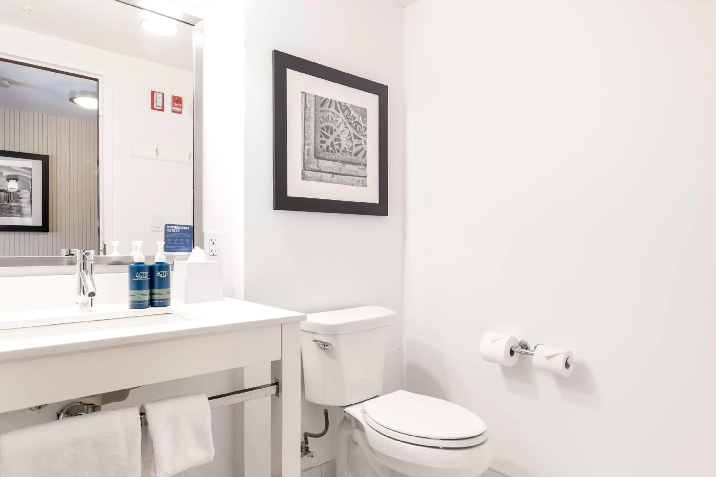 Toilet, Bathroom in Four Points by Sheraton Kelowna Airport