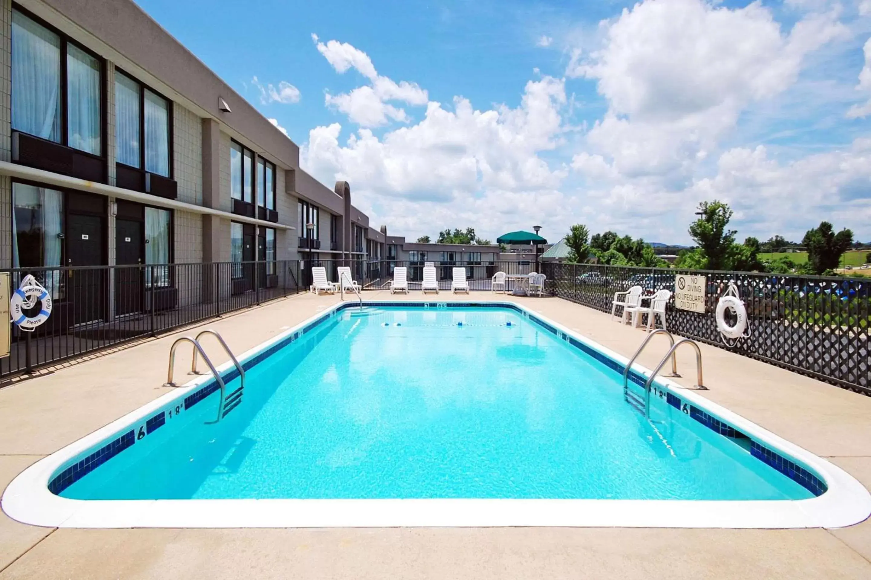 Pool view, Swimming Pool in Quality Inn Harrison