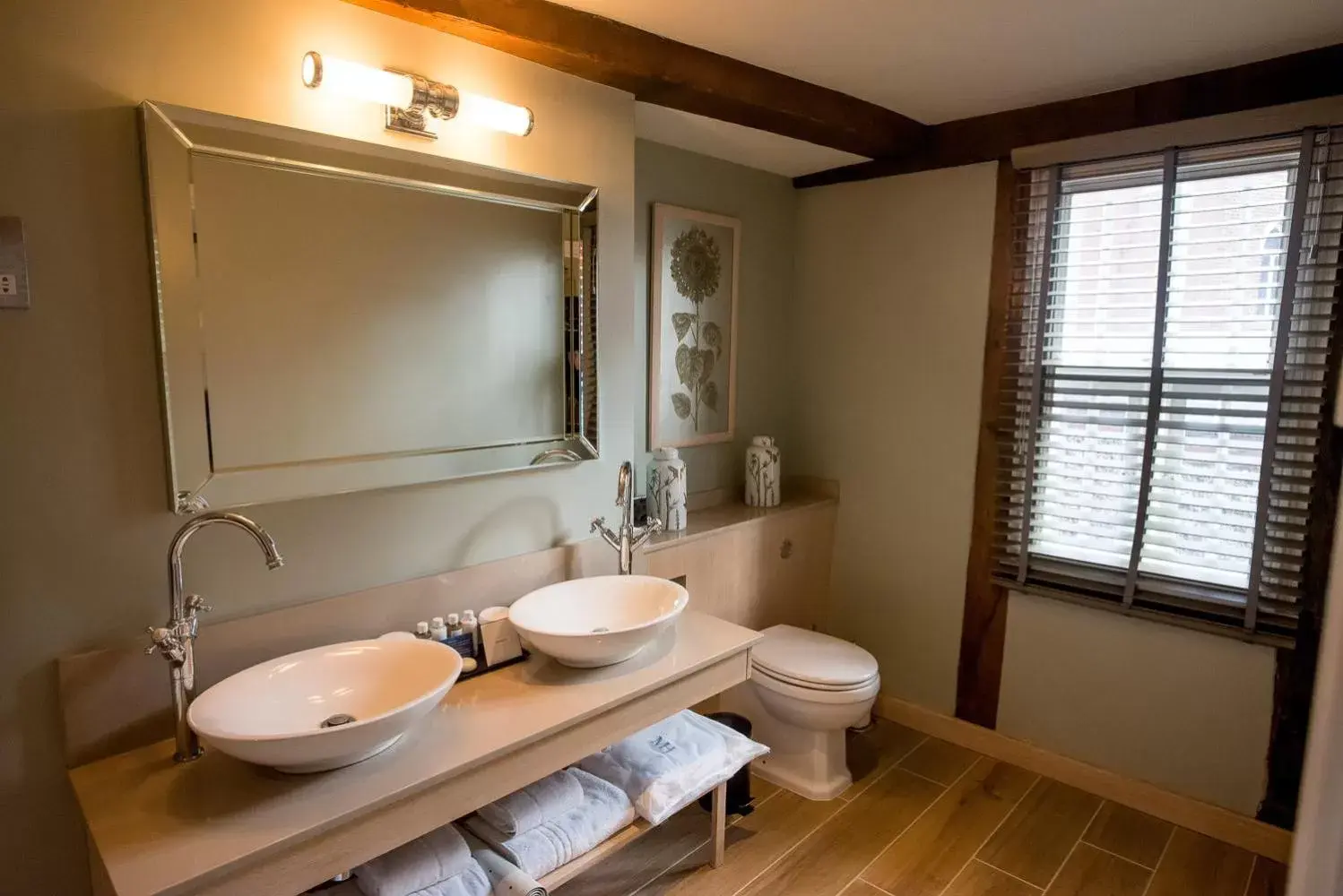 Bathroom in The Maids Head Hotel