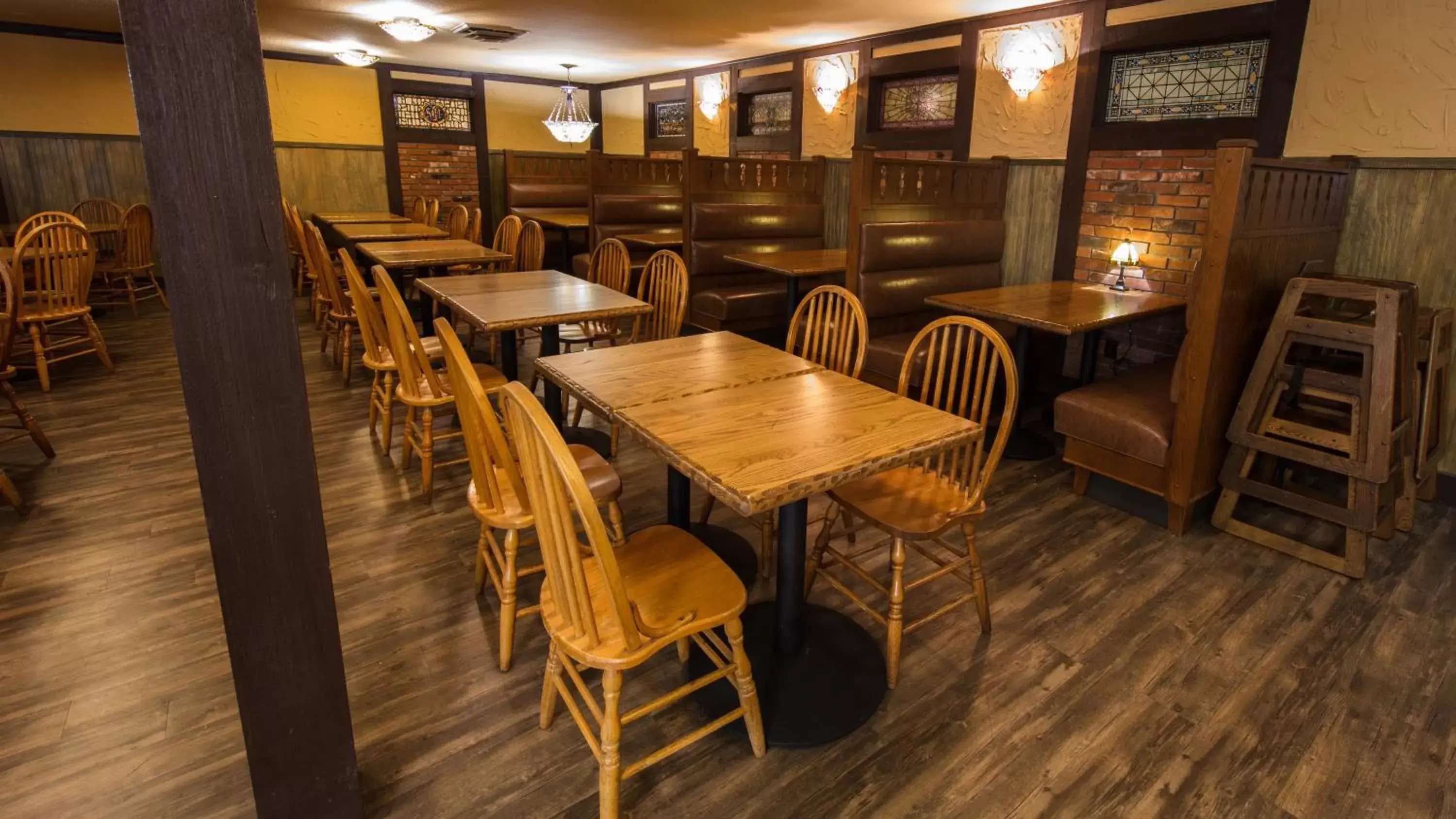 Restaurant/Places to Eat in Wild Bear Inn
