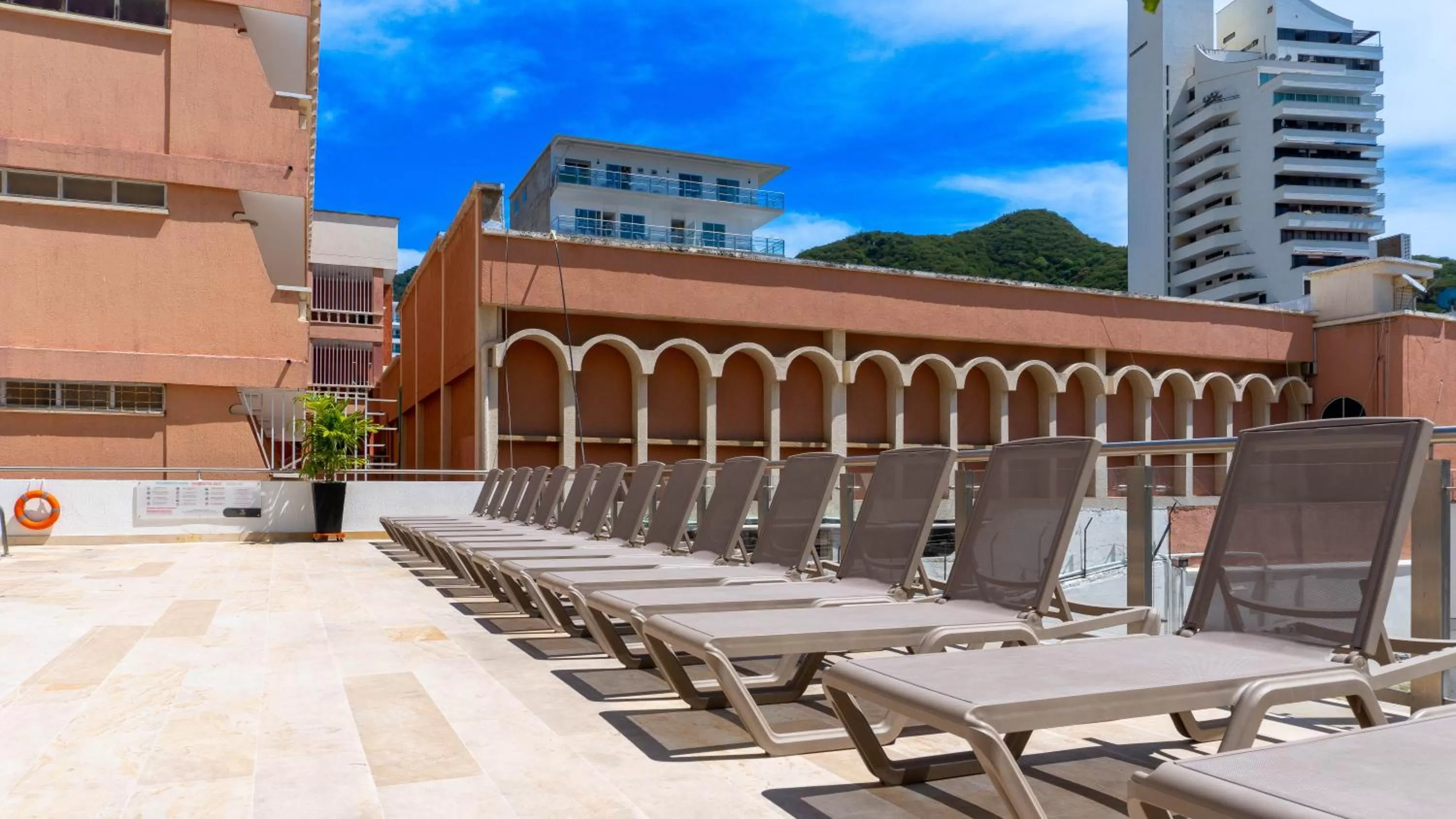 Swimming pool in Hotel Arhuaco Rodadero