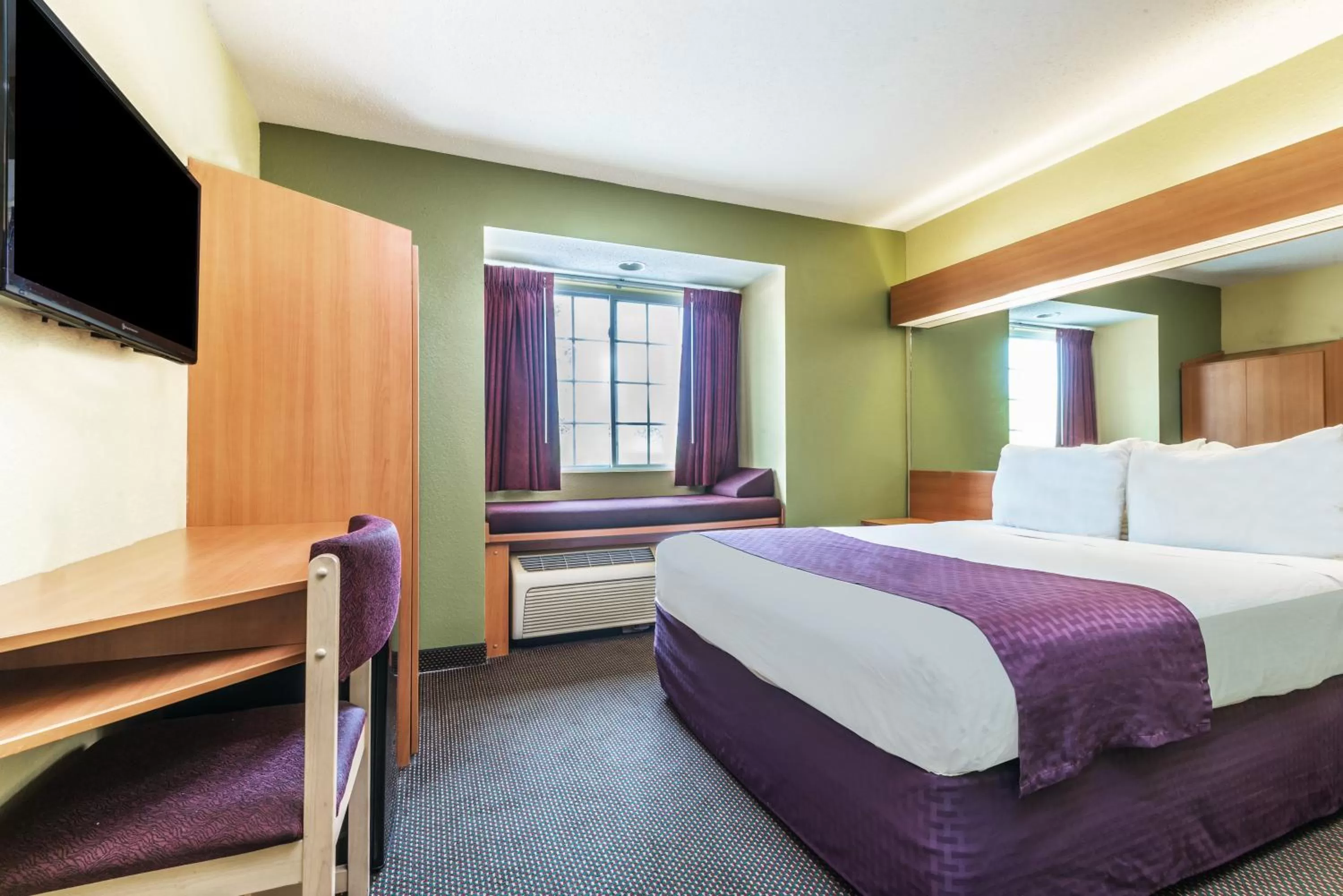 Queen Room - Non-Smoking in Microtel Inn & Suites by Wyndham Auburn