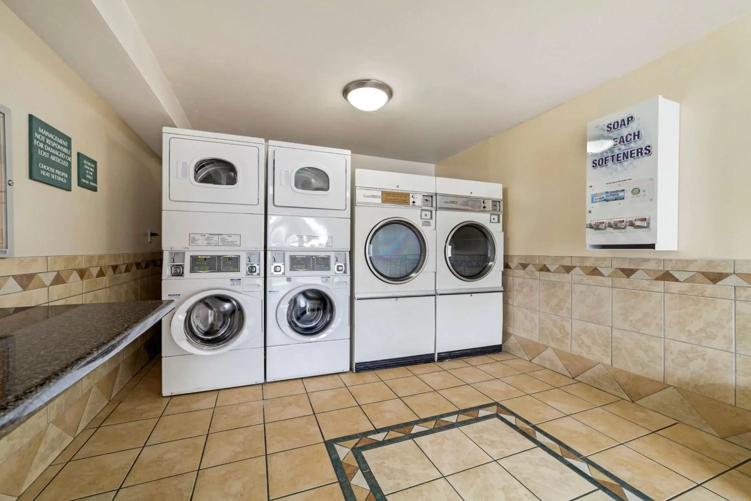 Property building in Best Western Plus Northwoods Inn Property building in Best Western Plus Northwoods Inn