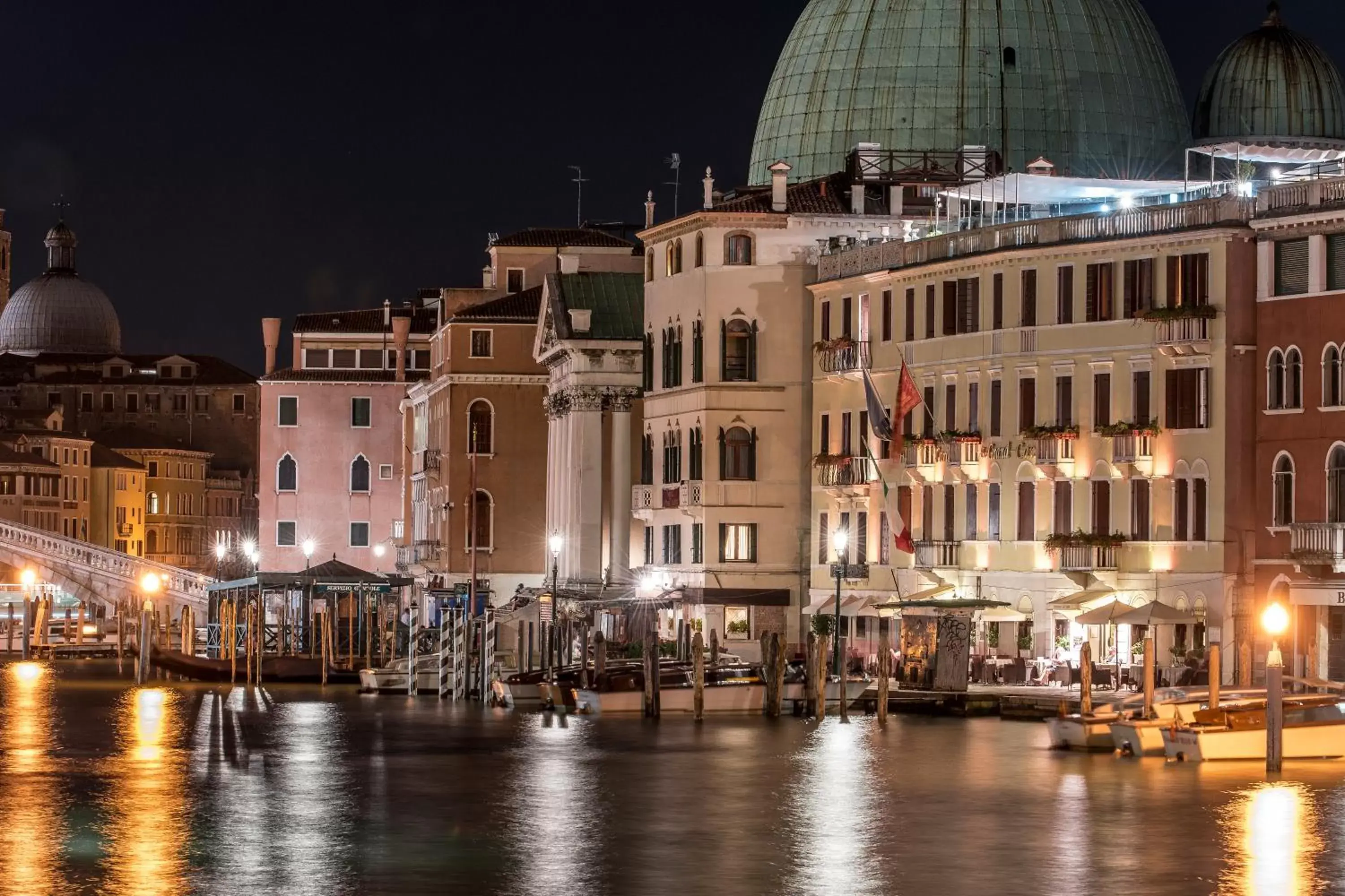 Property building, Neighborhood in Hotel Carlton On The Grand Canal