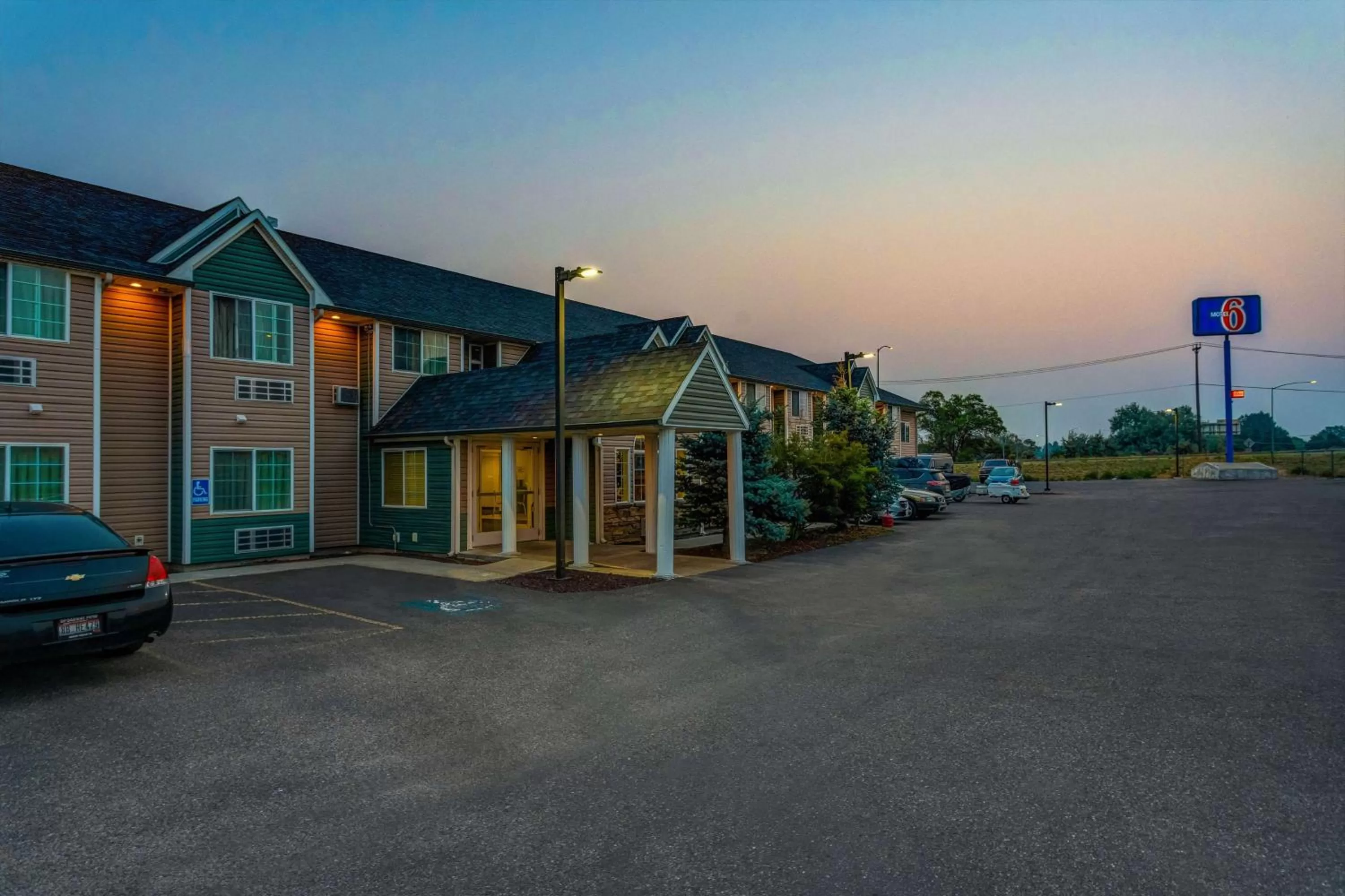 Property building in Motel 6-Idaho Falls, ID - Snake River