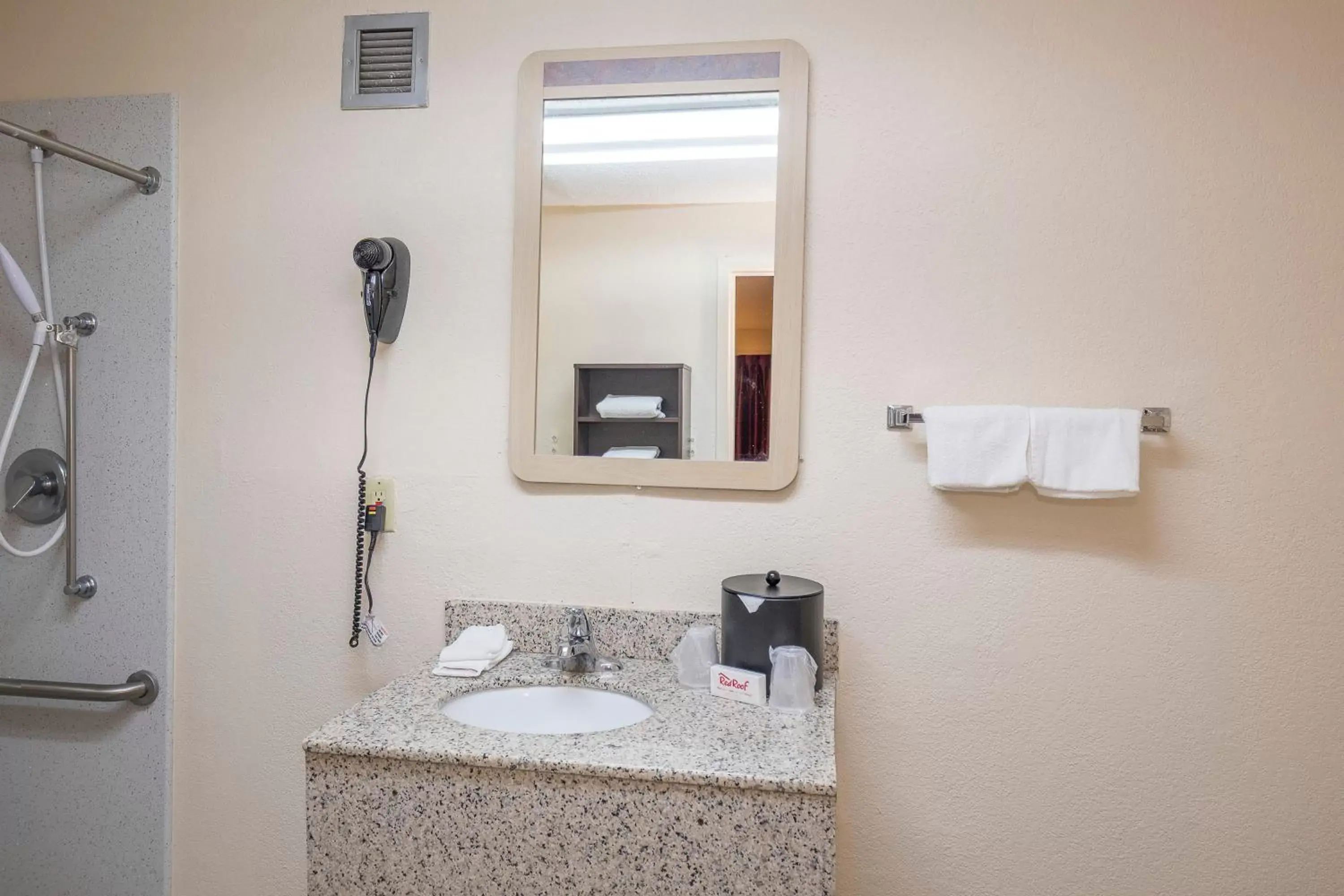 Standard Room with Two Double Beds Disability Access Roll-In Shower Non-Smoking in Red Roof Inn Walterboro Standard Room with Two Double Beds Disability Access Roll-In Shower Non-Smoking in Red Roof Inn Walterboro