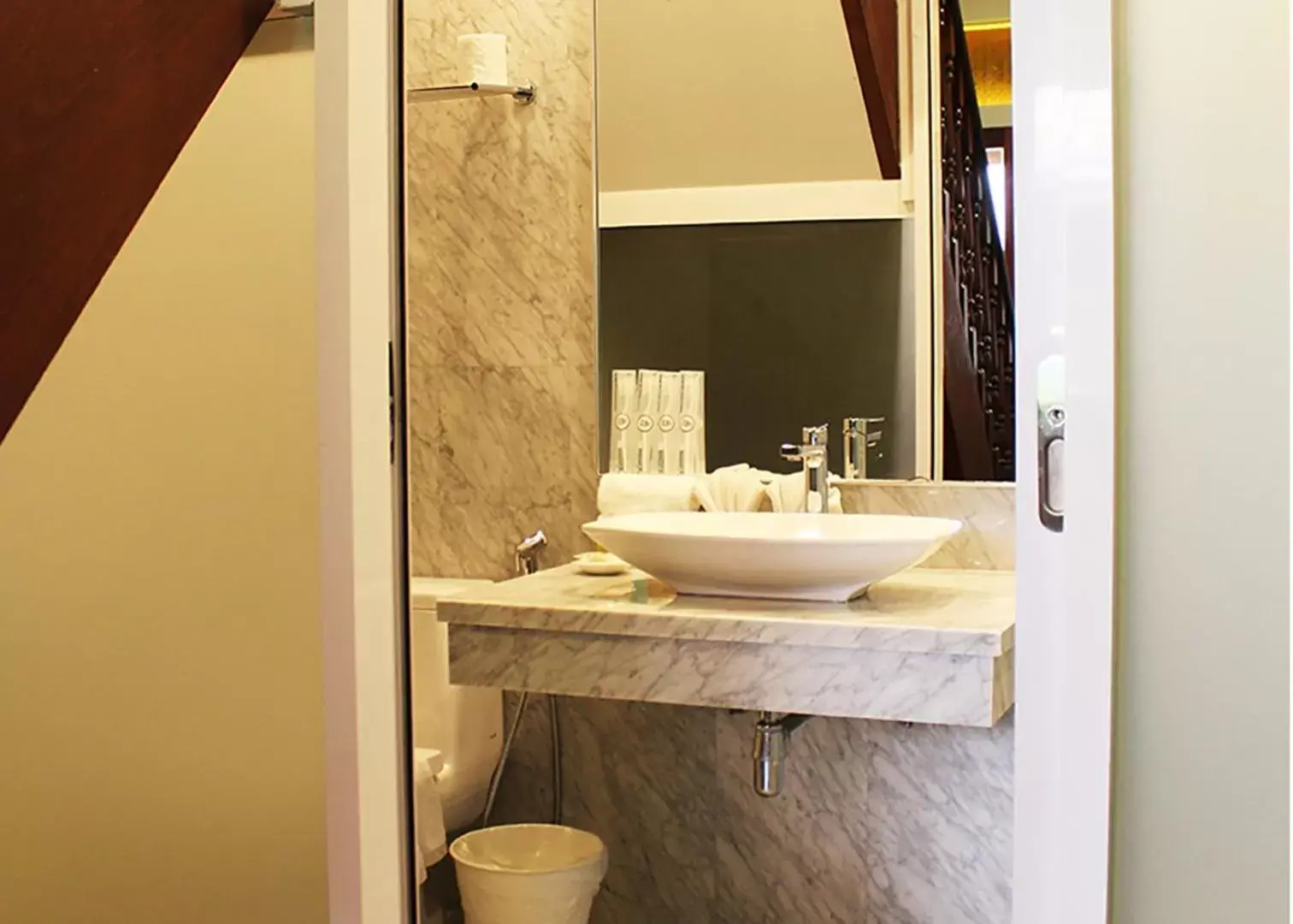 Bathroom in Heeren Straits Hotel