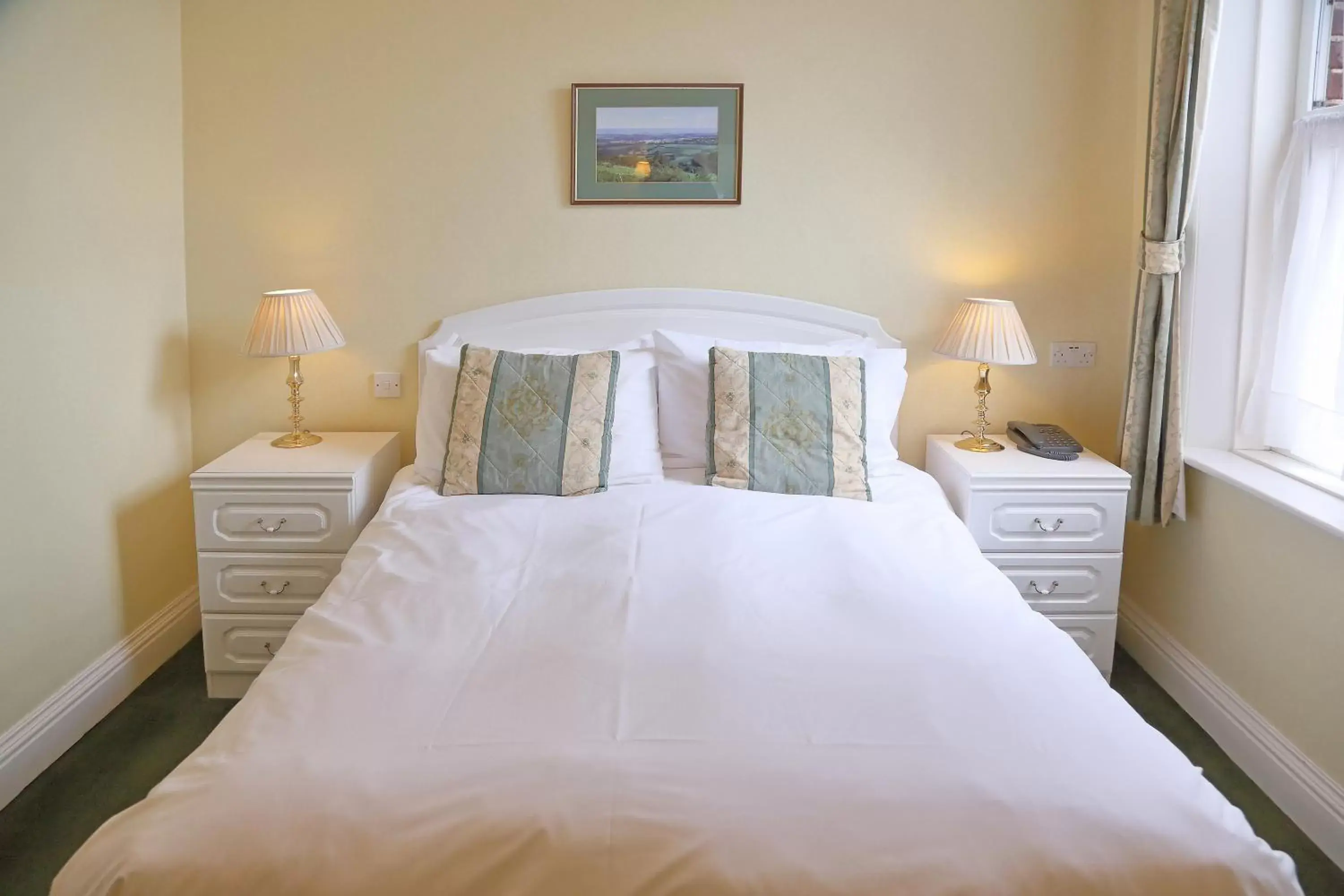 Bedroom, Bed in Saxonville Hotel