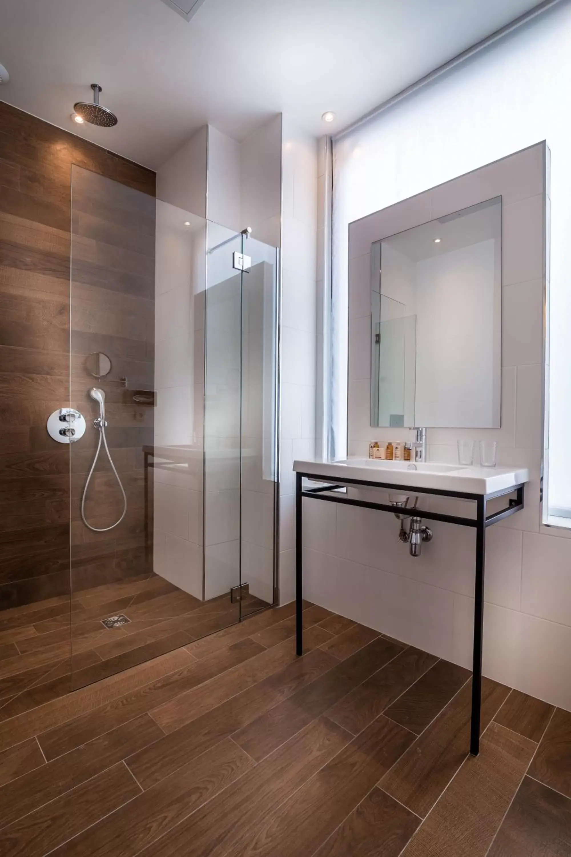 Bathroom in Hotel Marais Grands Boulevards