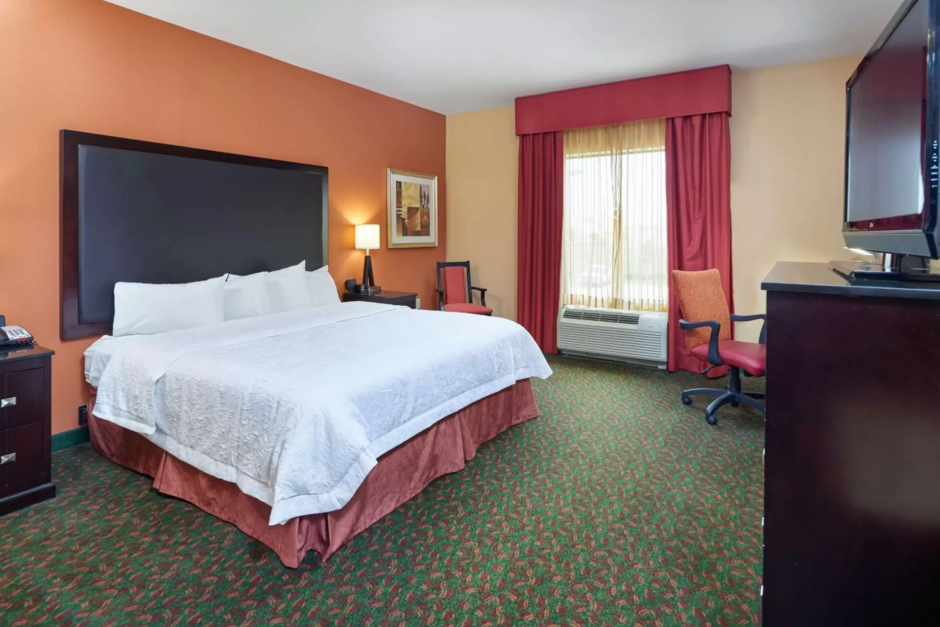 Bed in Hampton Inn & Suites Waco-South