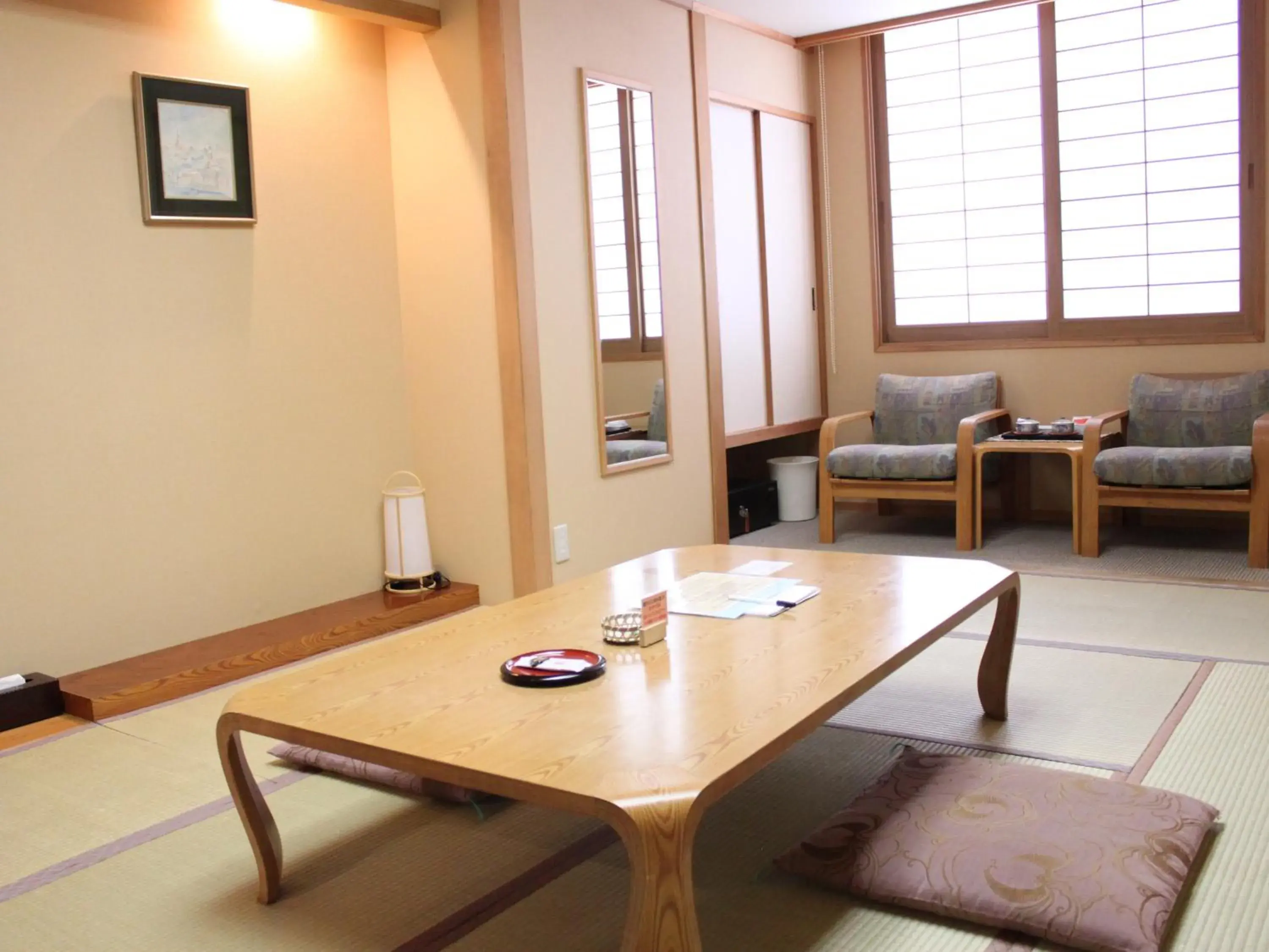 Photo of the whole room, Seating Area in Hanabishi Hotel