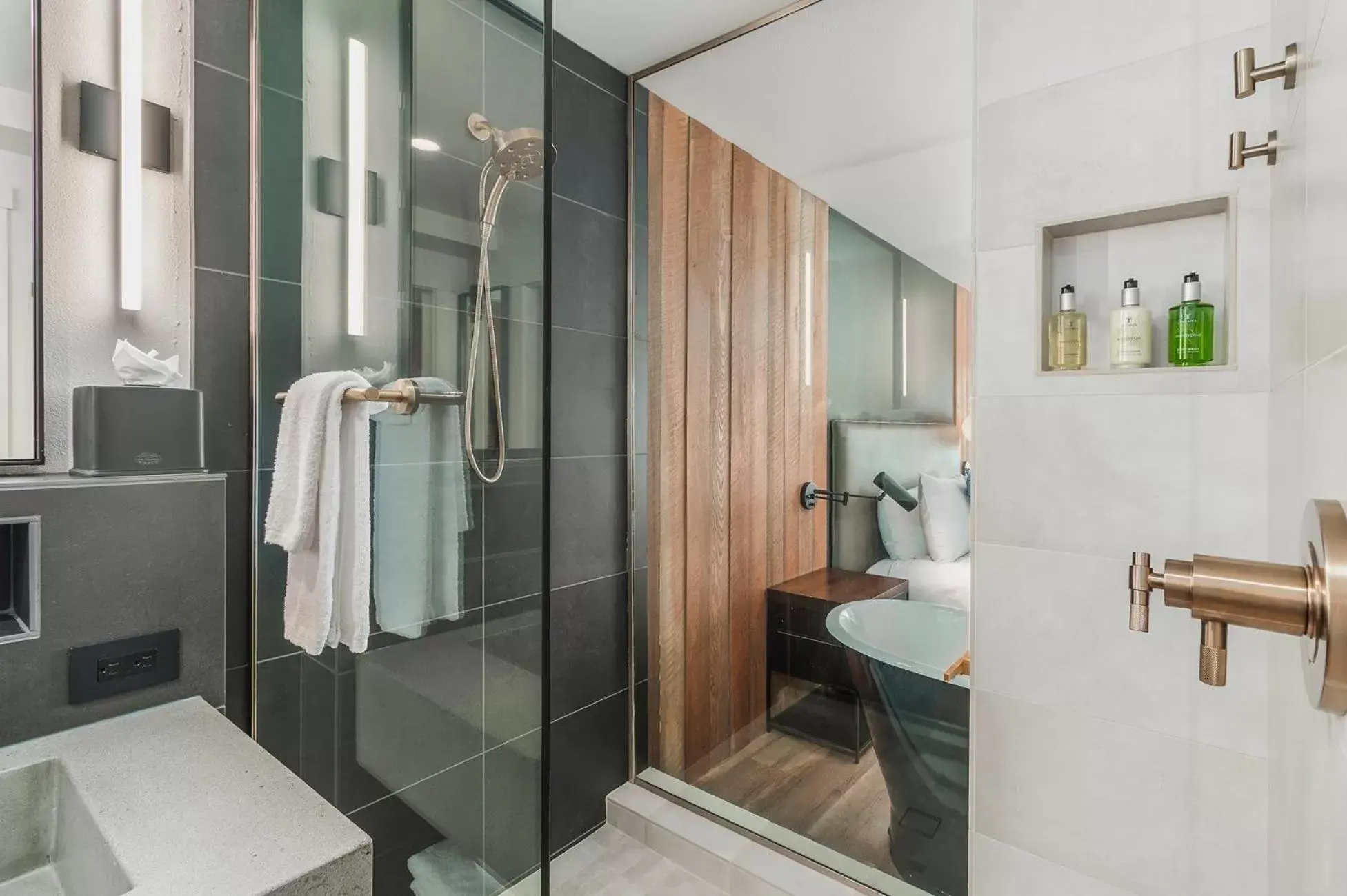 Bathroom in Headlands Coastal Lodge & Spa