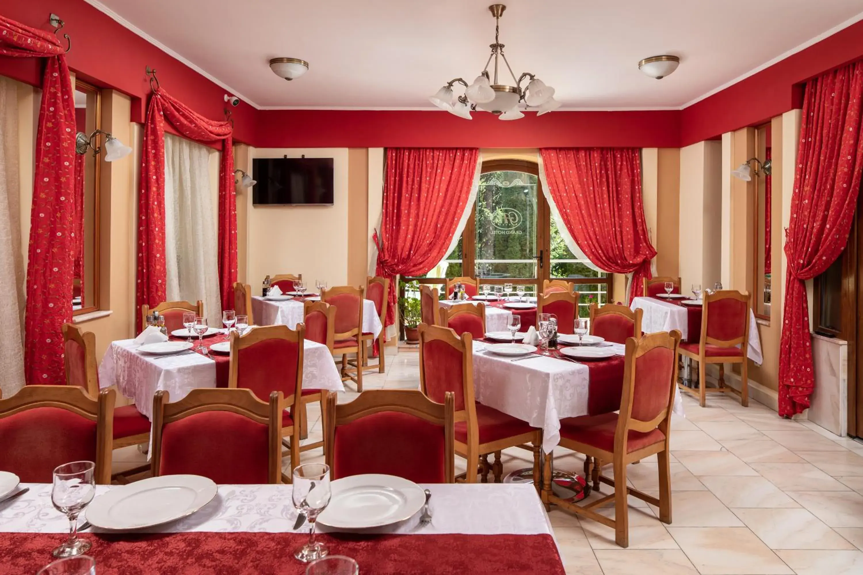 Restaurant/places to eat in Grand Hotel Restaurant/places to eat in Grand Hotel