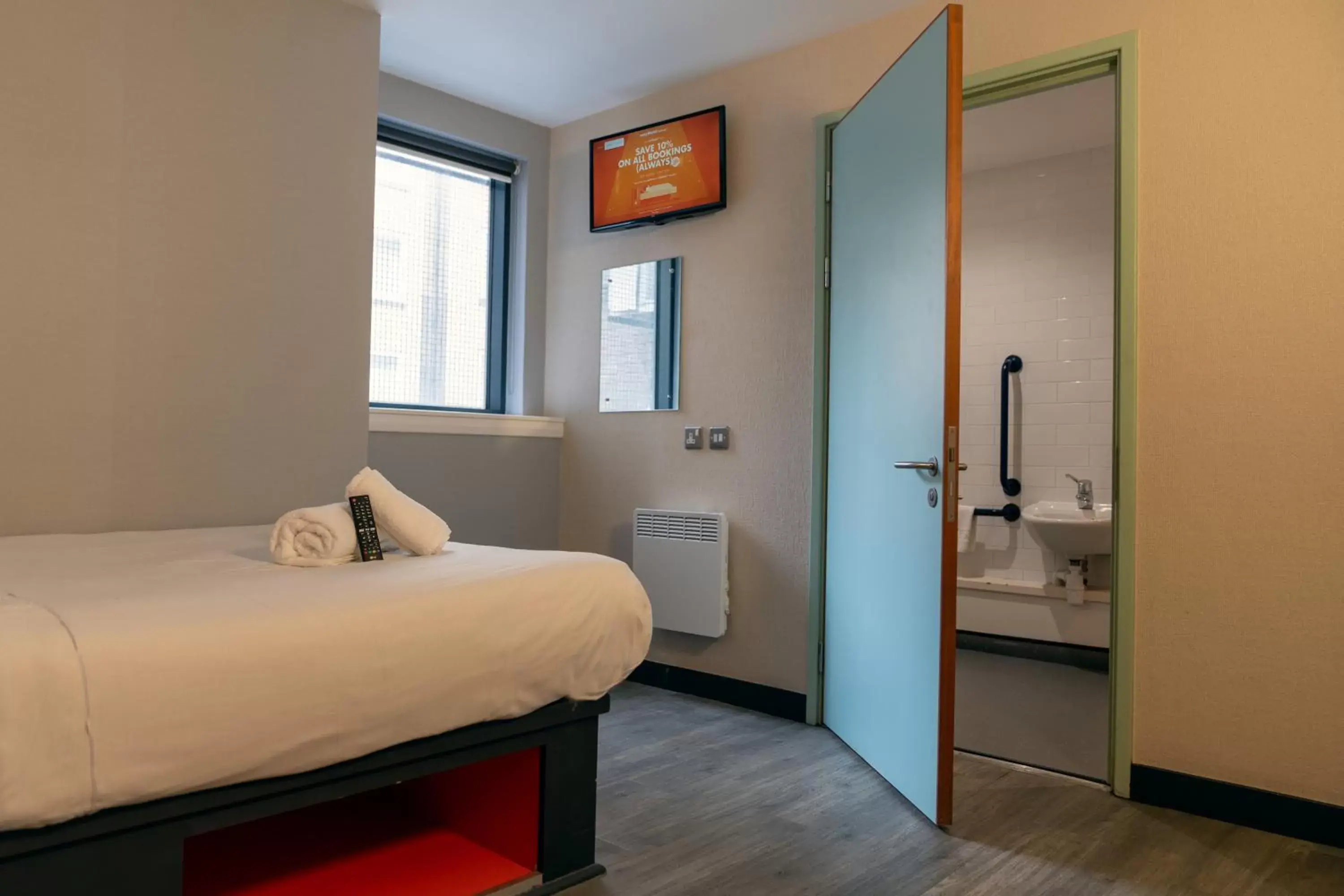 Bed in easyHotel Glasgow City