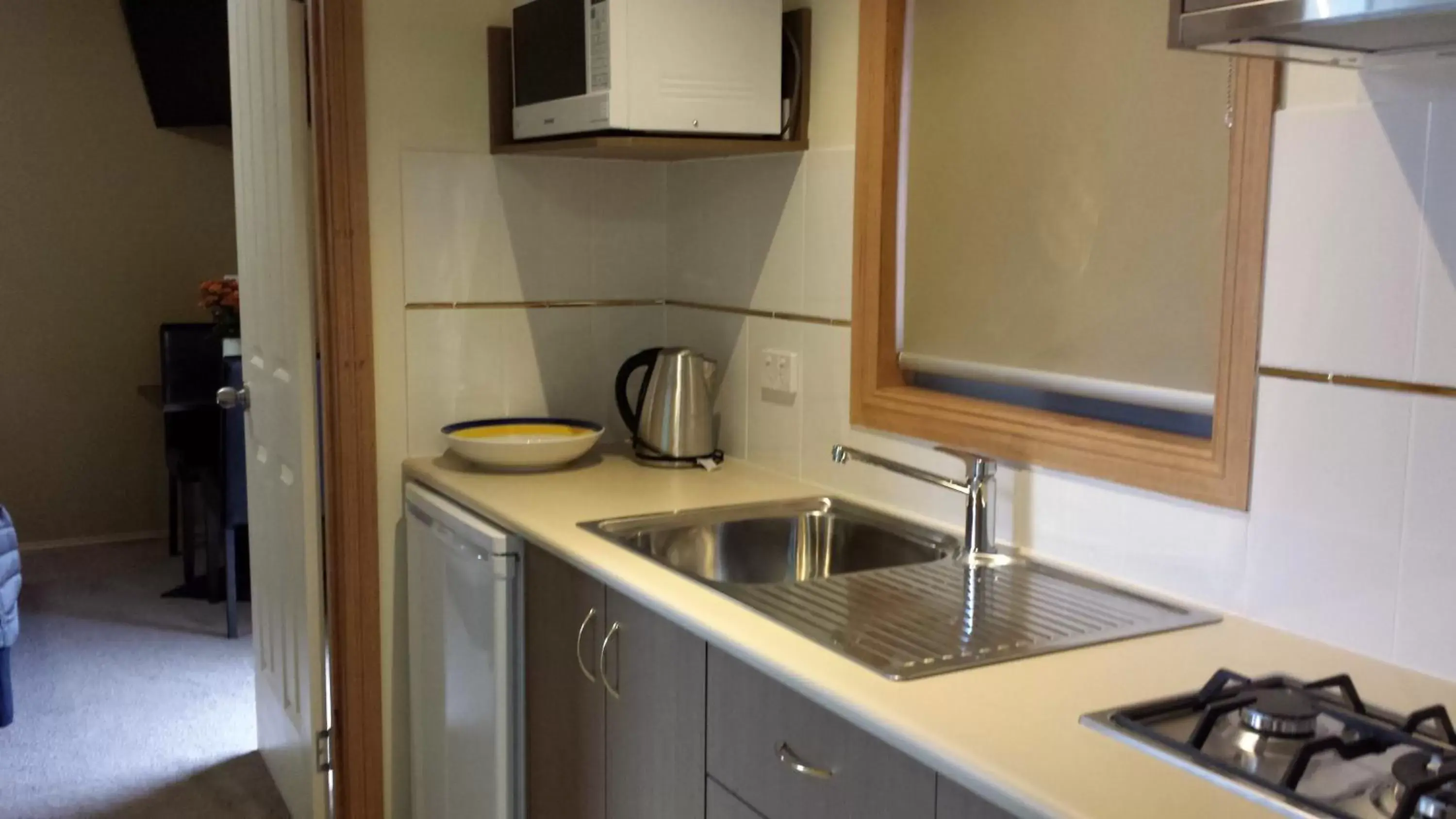 Kitchen or kitchenette, Kitchen/Kitchenette in Daylesford Central Motor Inn