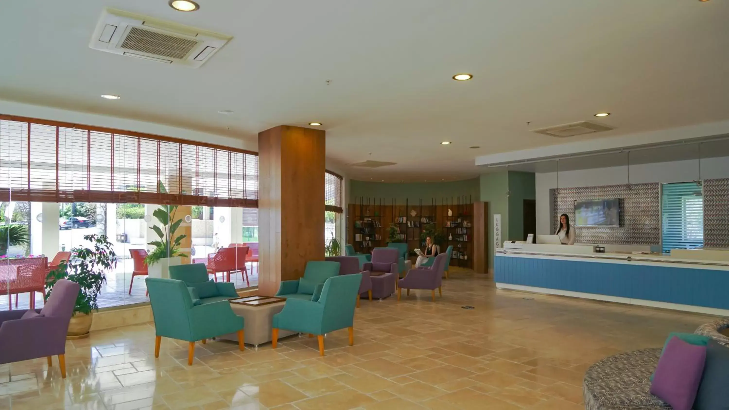 Lobby or reception, Restaurant/Places to Eat in Barut B Suites
