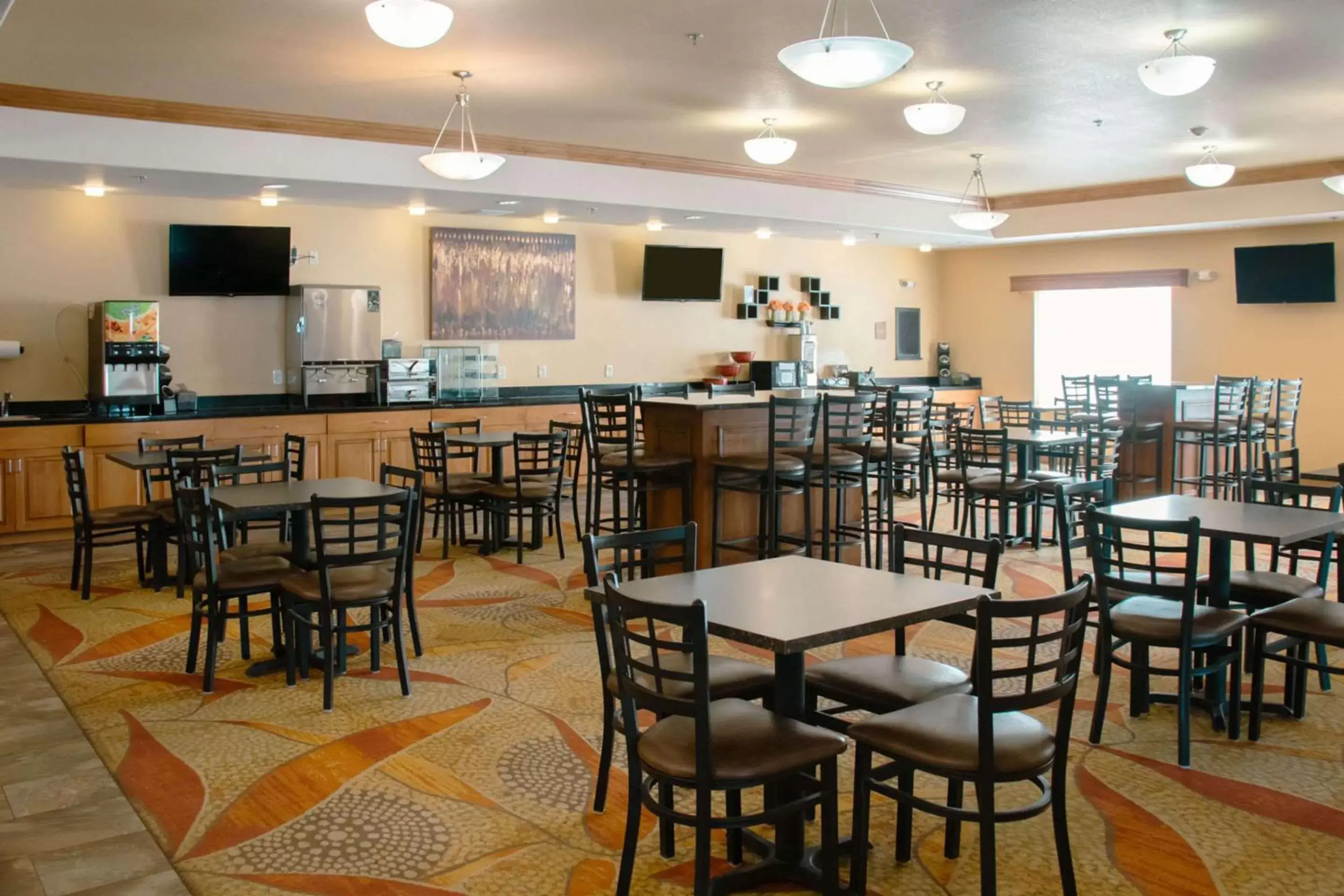 Breakfast, Restaurant/Places to Eat in Expressway Suites of Grand Forks