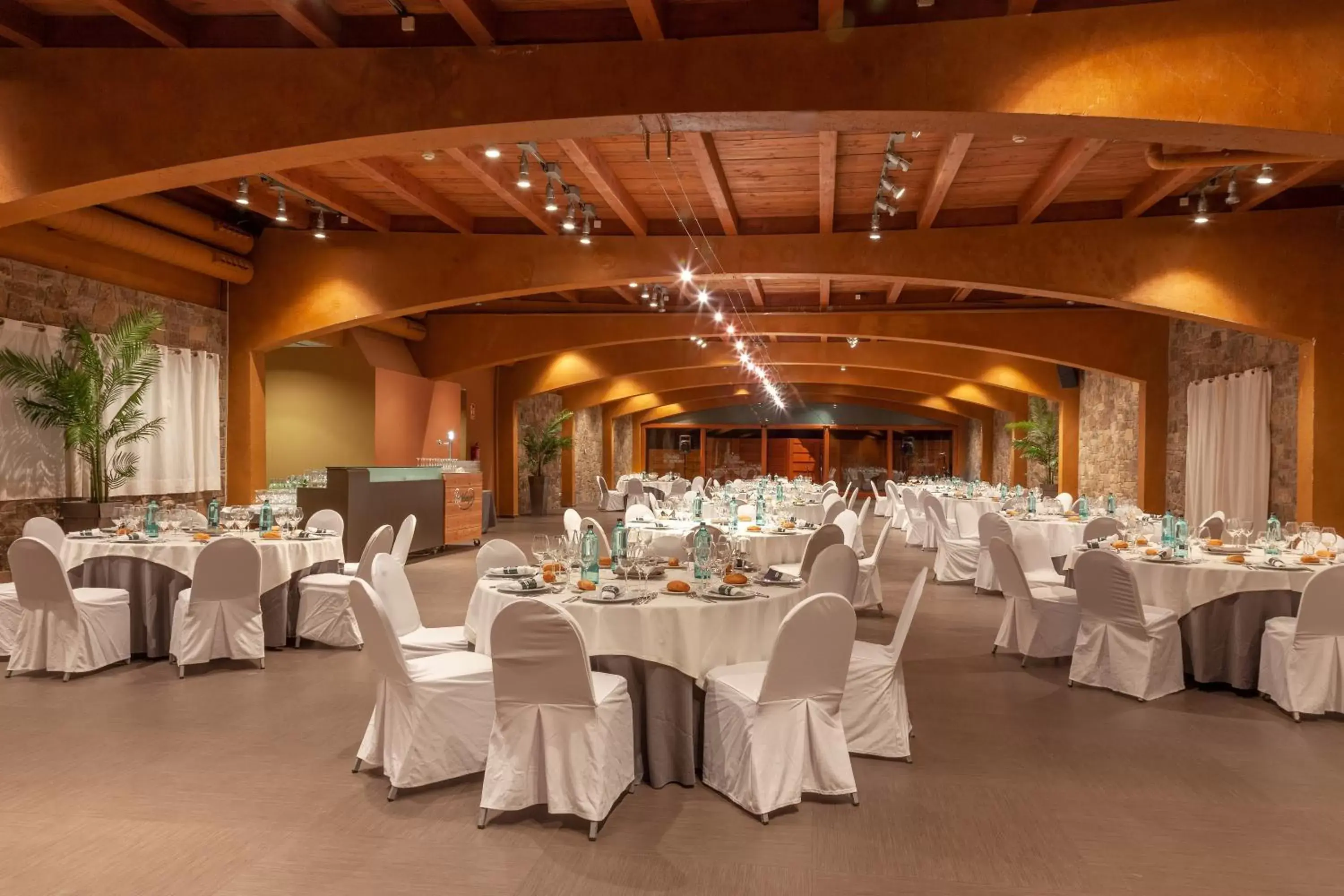 Banquet Facilities in Montanyà Hotel & Lodge