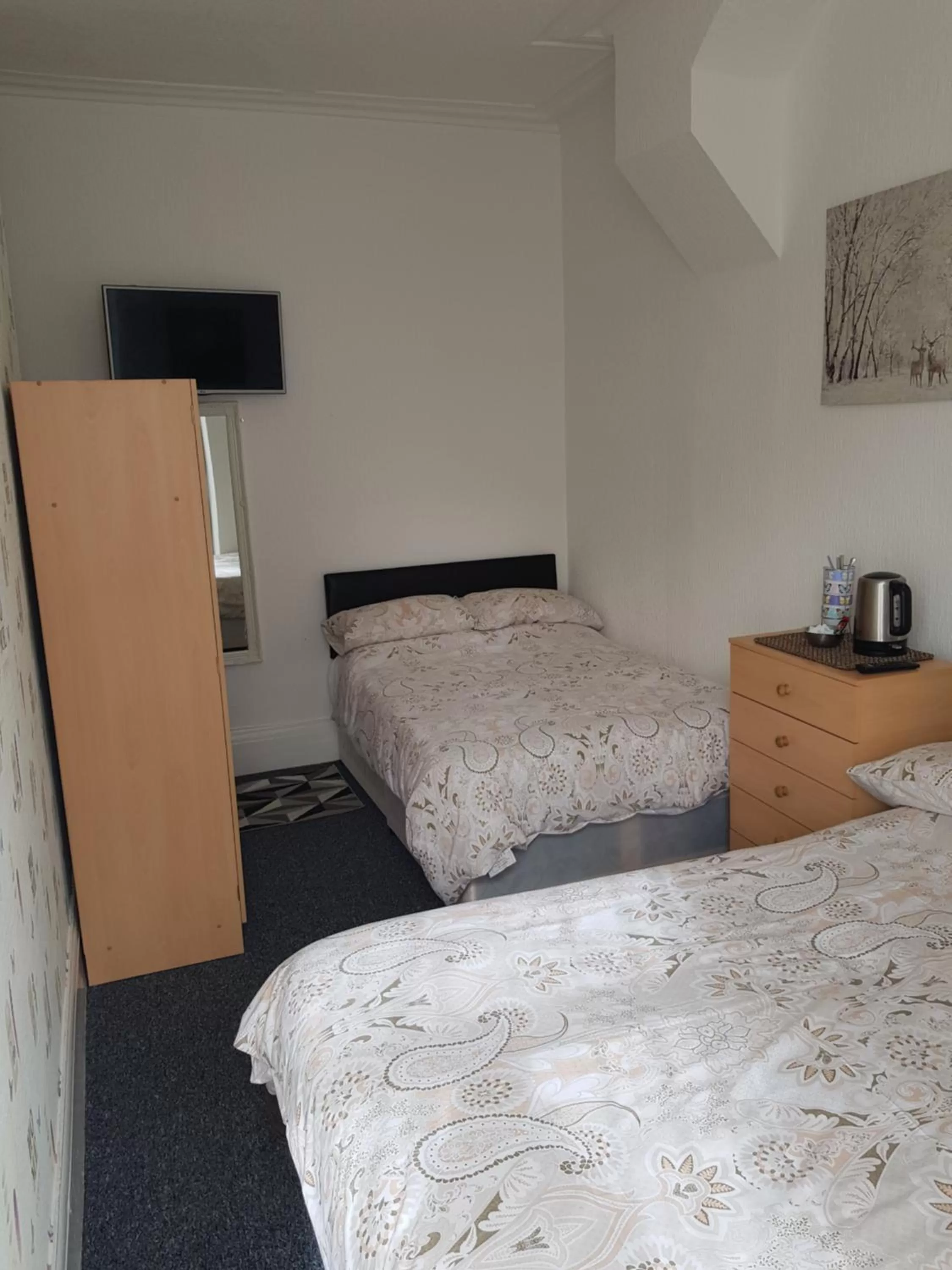 Quadruple Room with Bathroom in Montgomery Hotel