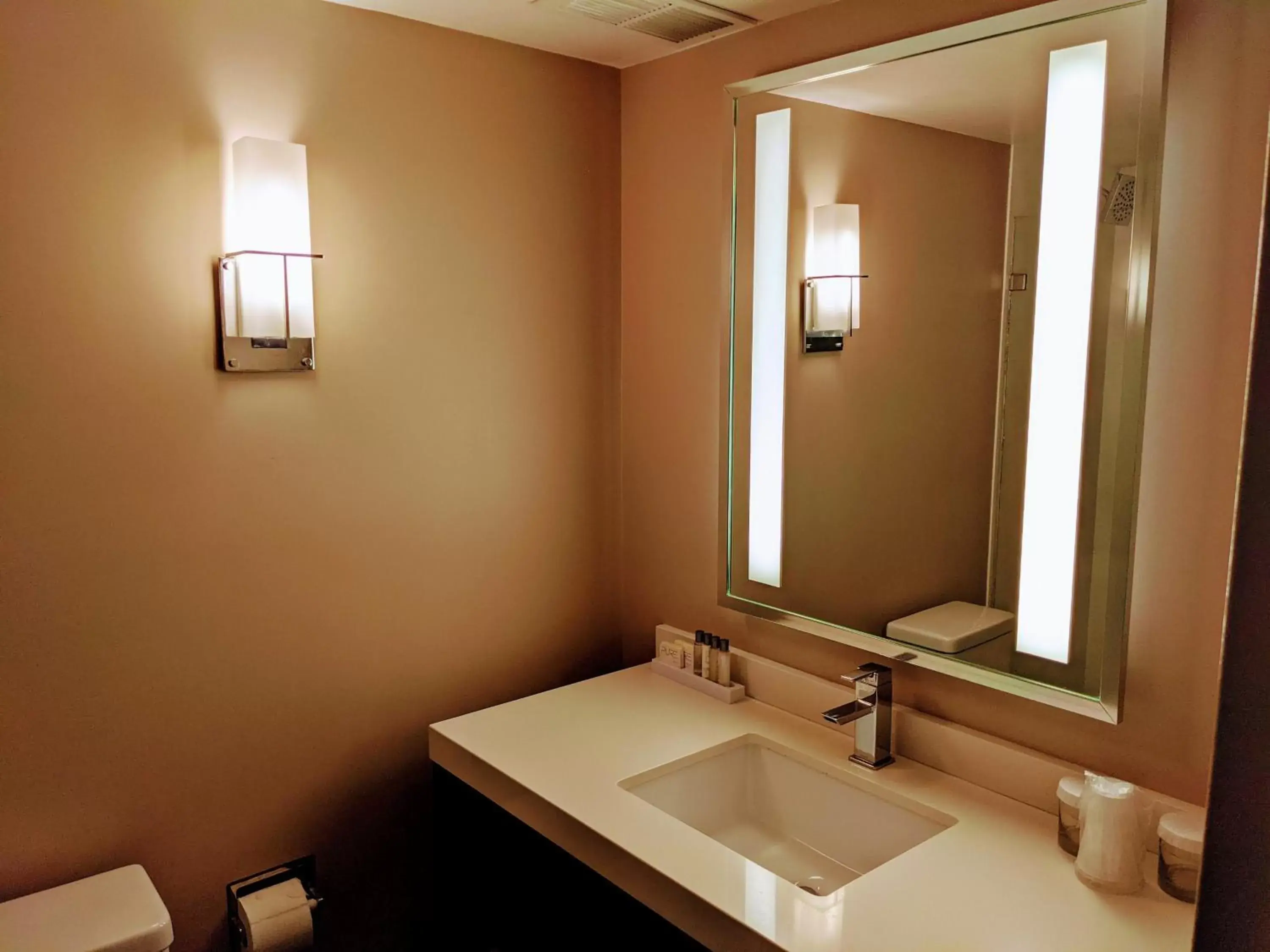 Bathroom in Hotel Capstone Bathroom in Hotel Capstone