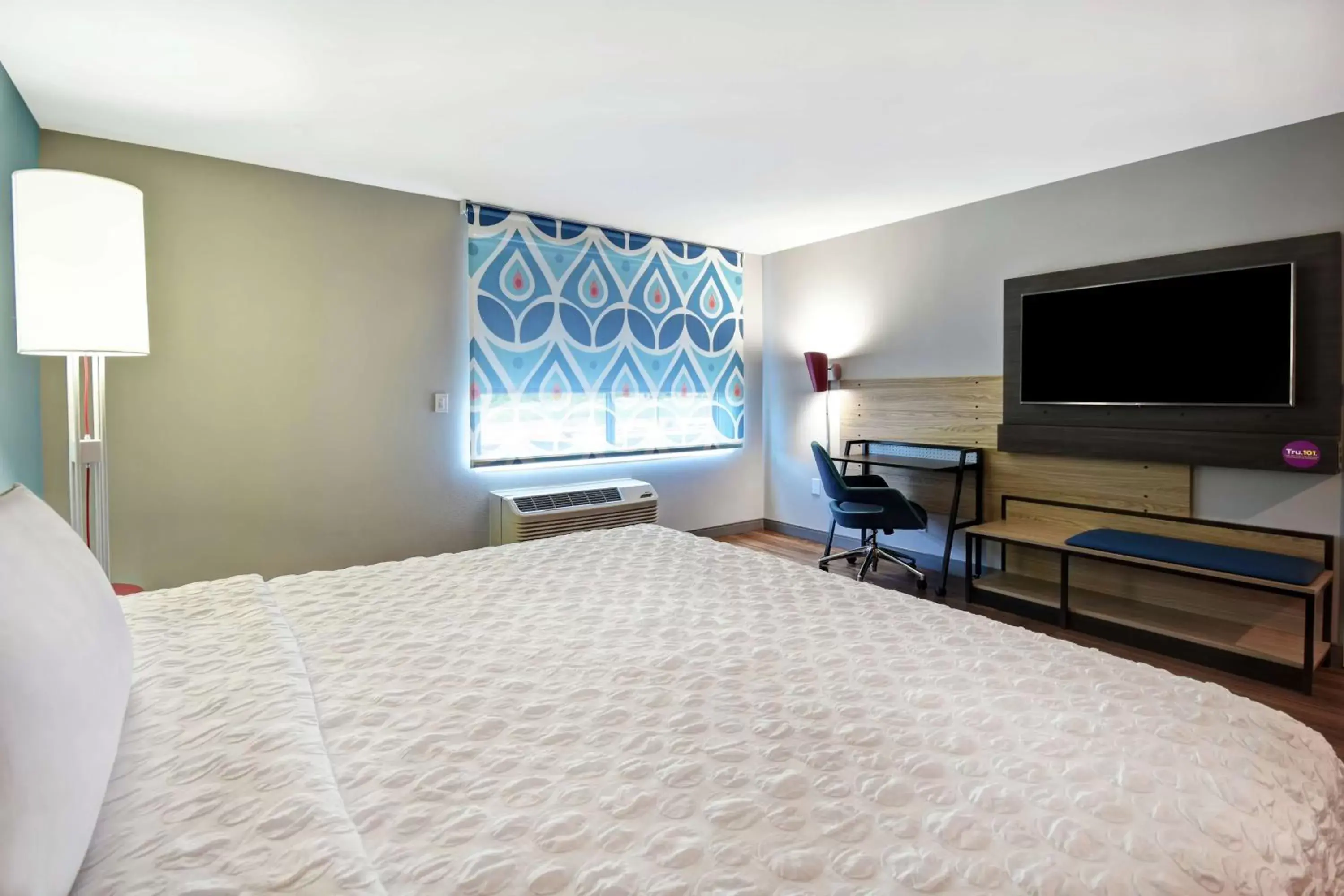 Bedroom, Bed in Tru By Hilton Wytheville Va