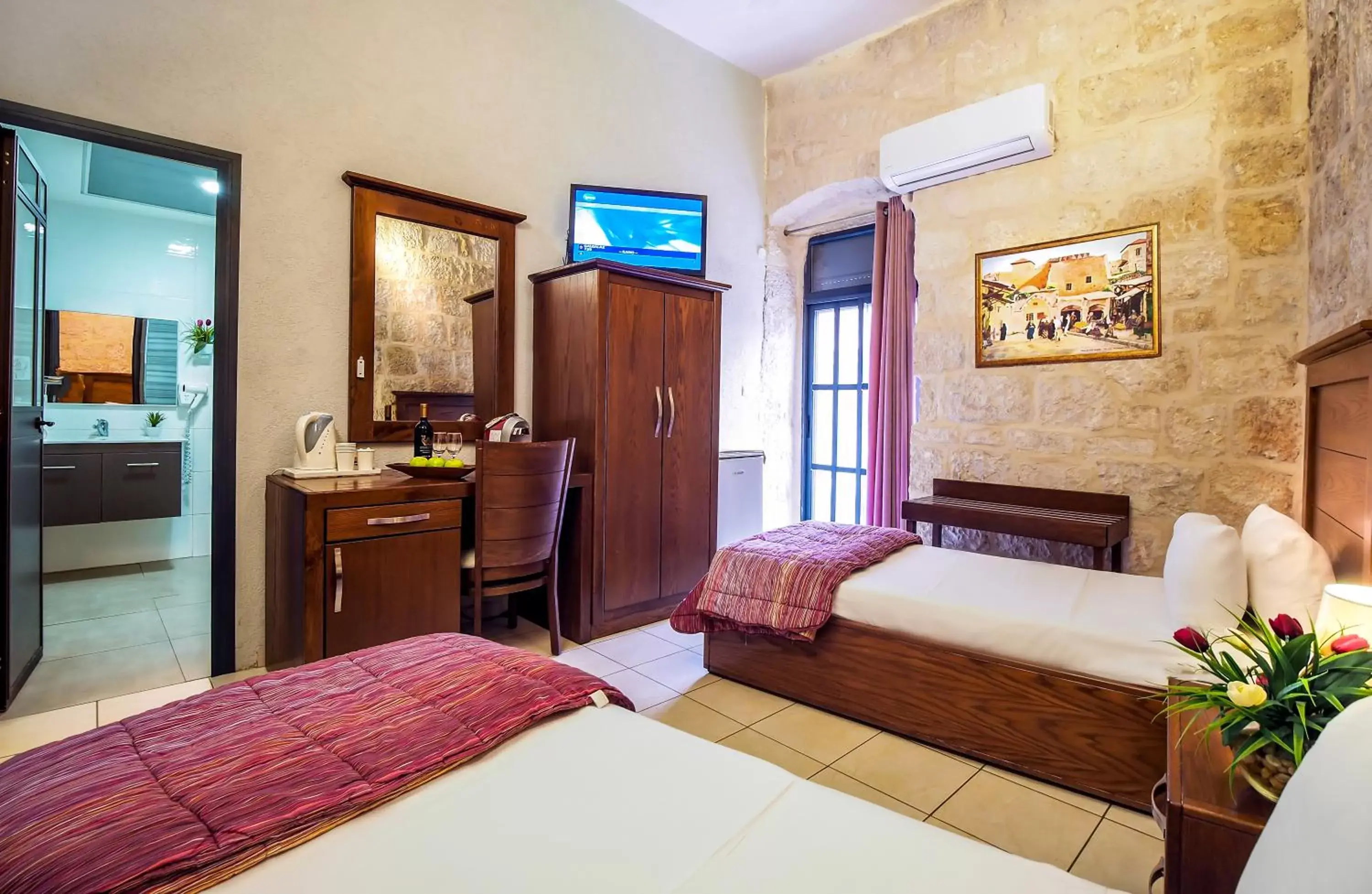 Standard Twin Room in New Imperial Hotel Standard Twin Room in New Imperial Hotel