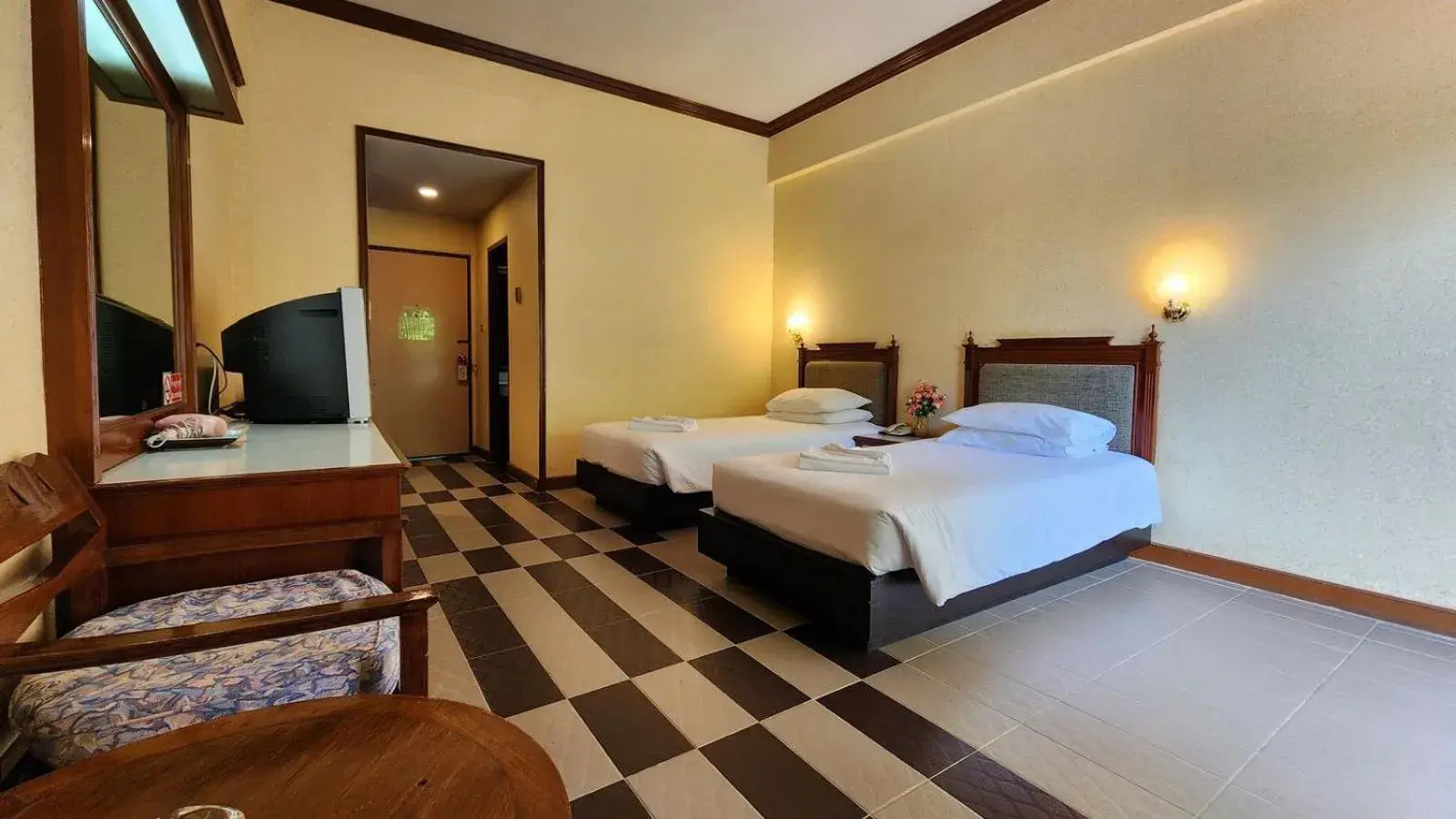 Photo of the whole room, Bed in Pattaya Garden Resort