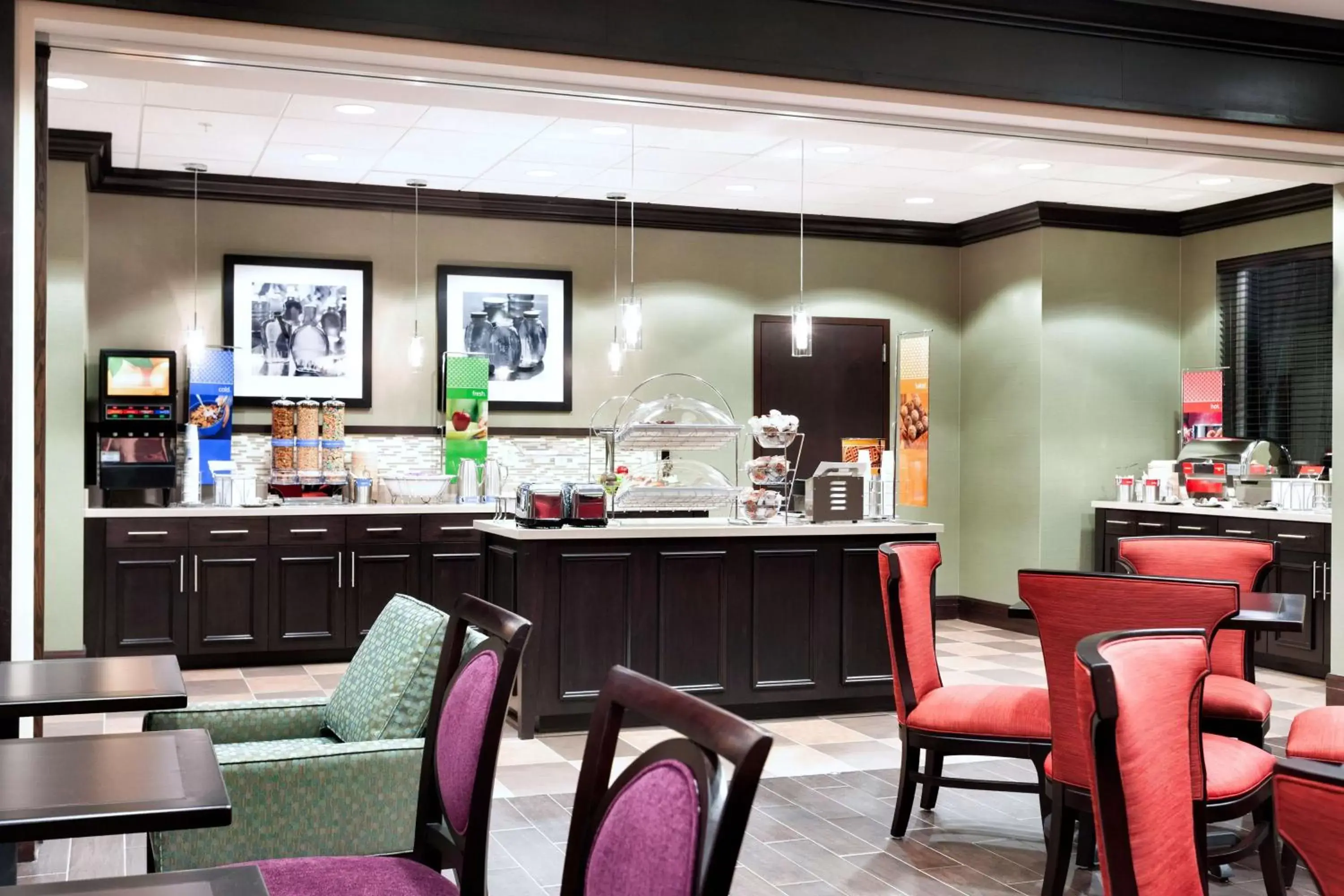 Dining area, Restaurant/Places to Eat in Hampton Inn Lewiston-Auburn