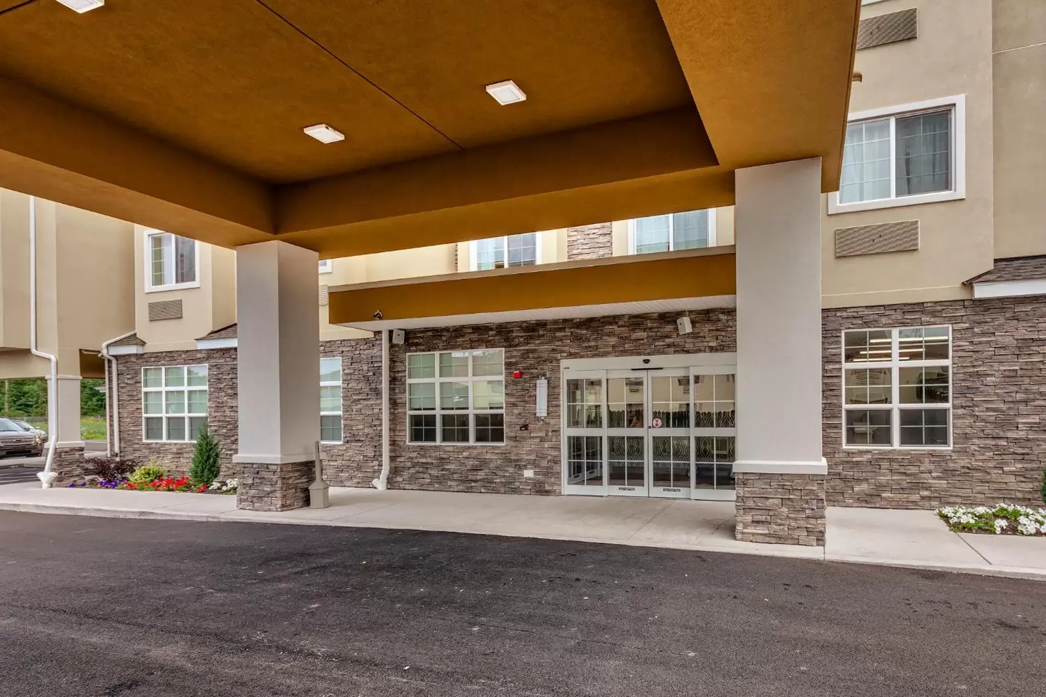 Property building in Microtel Inn & Suites by Wyndham Niagara Falls