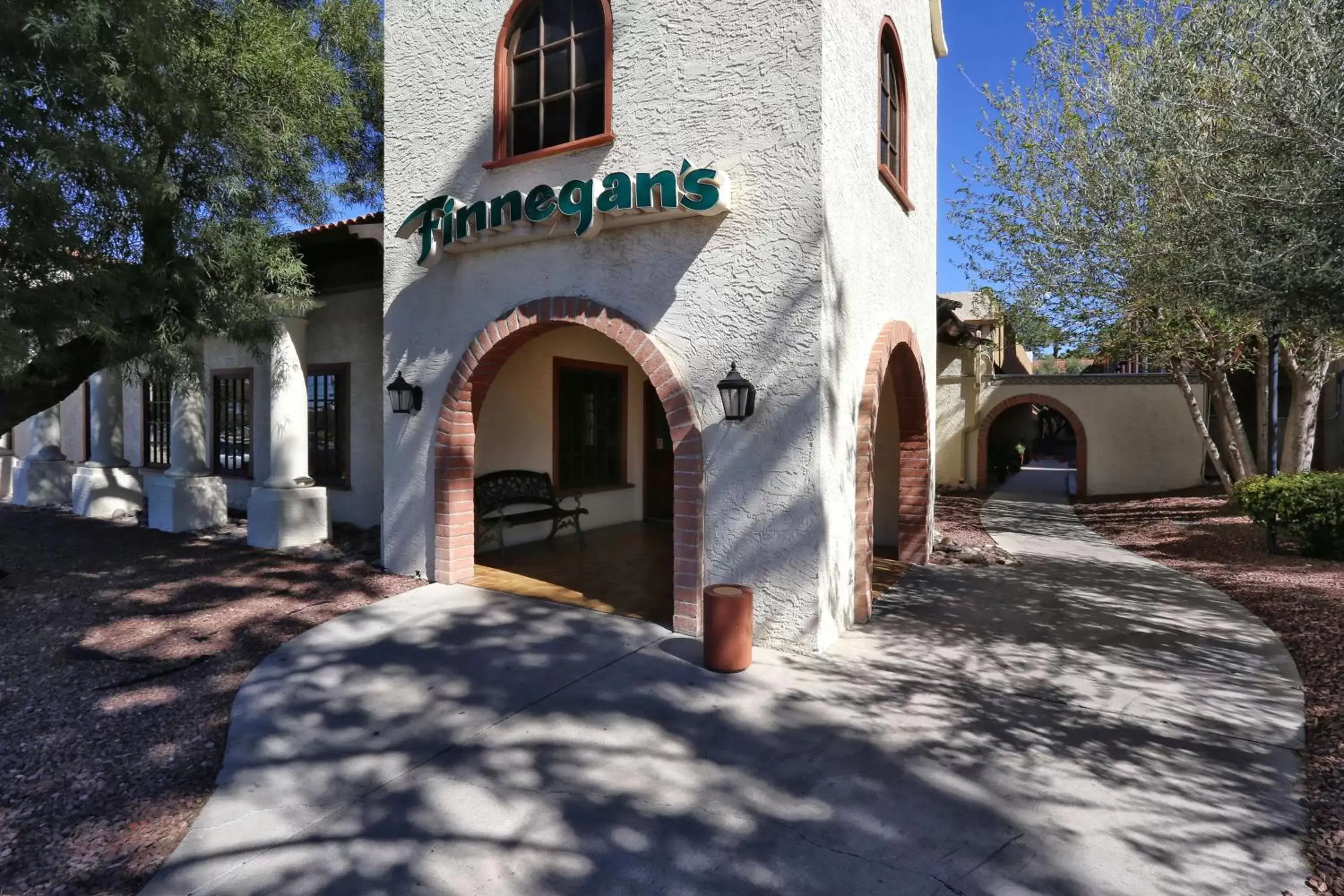 Restaurant/places to eat, Property Building in DoubleTree Suites by Hilton Tucson Airport