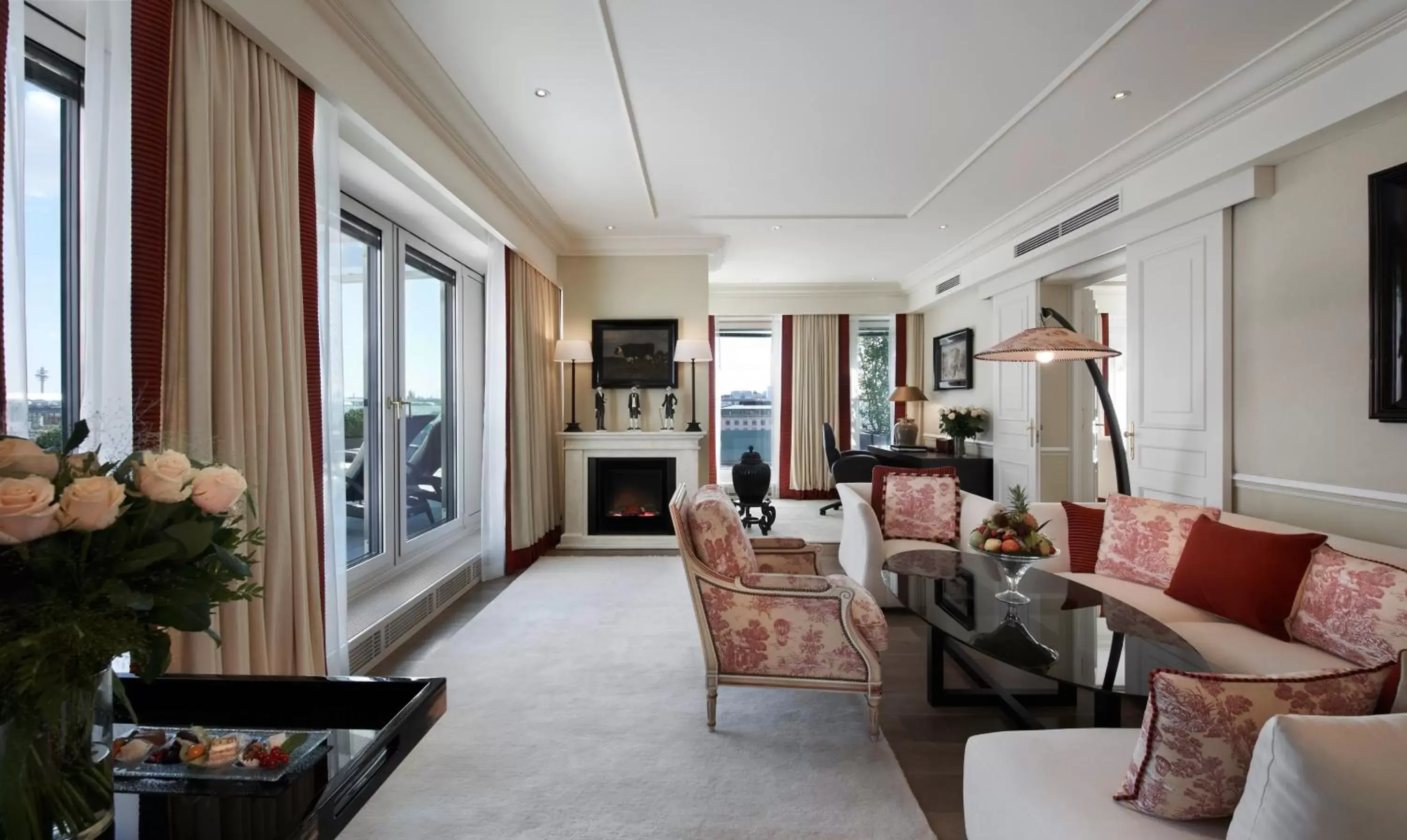 Living room, Seating Area in Hotel Sacher Wien