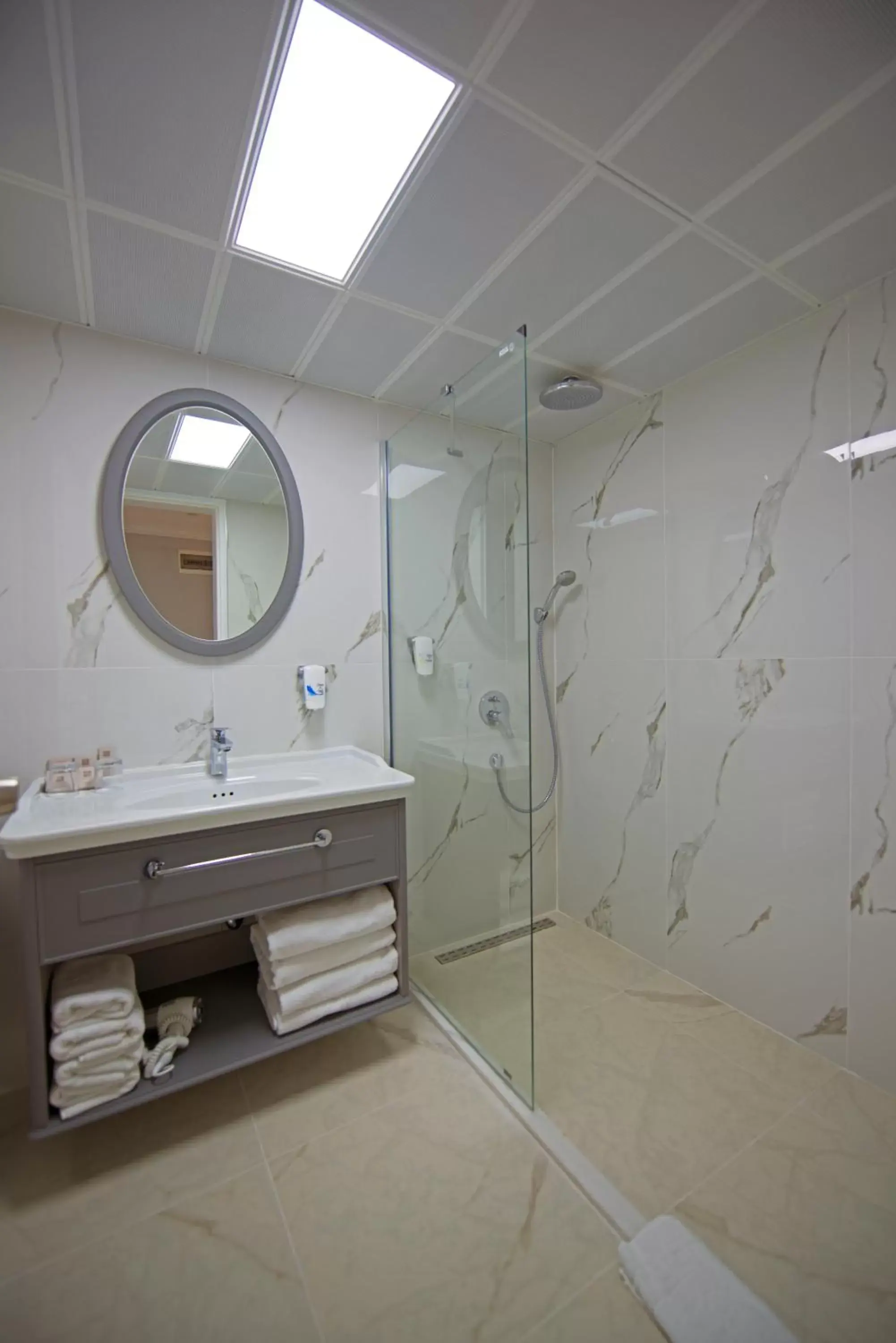 Shower, Bathroom in Motto Premium Hotel&Spa
