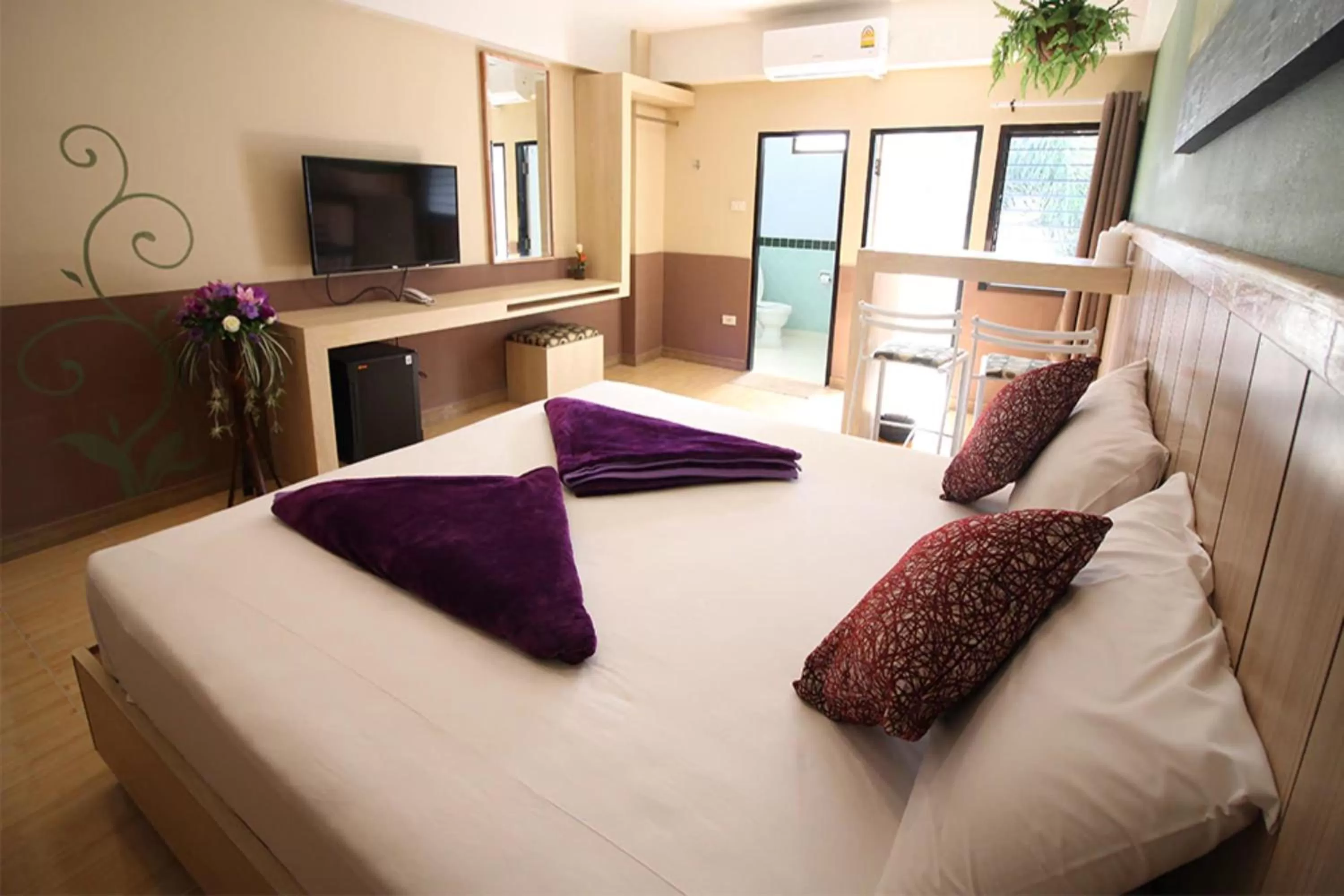 Photo of the whole room, Bed in Kaya Place