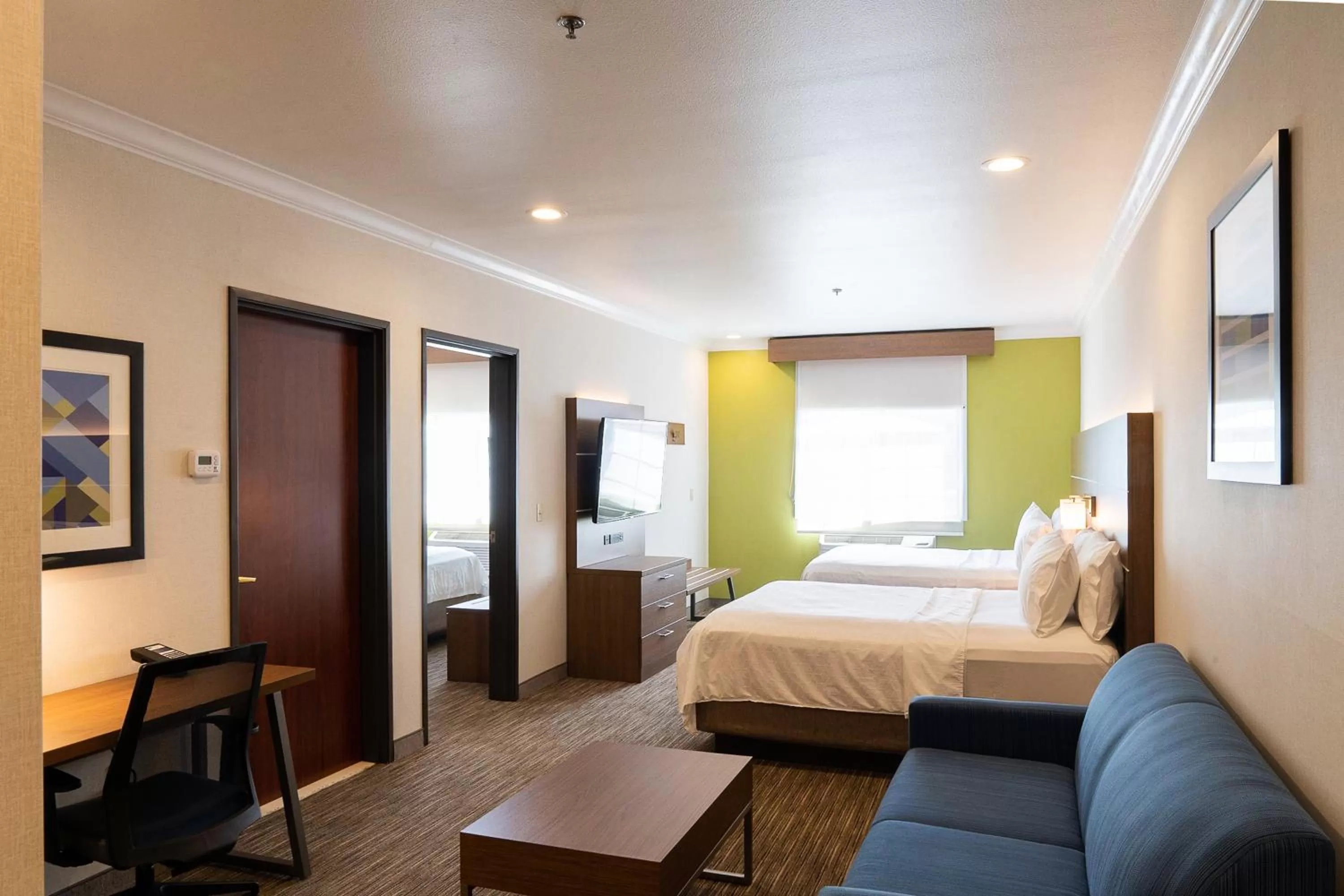 Photo of the whole room, Bed in Holiday Inn Express Davis-University Area by IHG